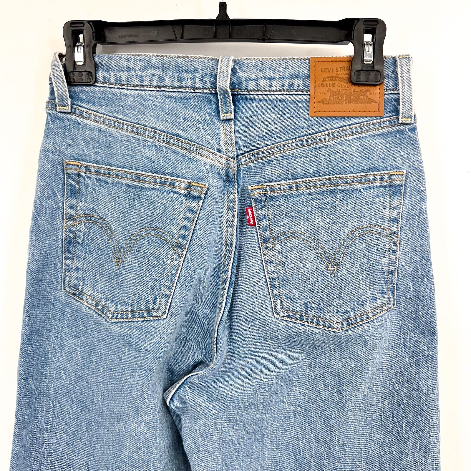 LEVI'S Womens Ribcage Straight Leg Jeans 26x32 Light Wash 79078-0010 EUC