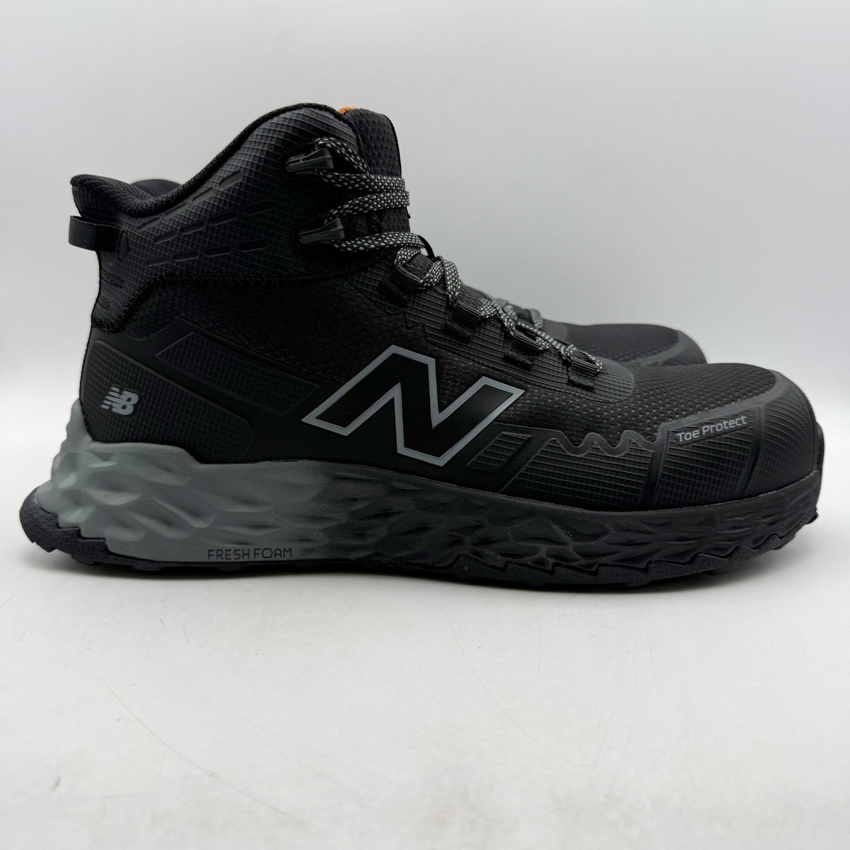 New Balance Womens Cremorne Fresh Foam Mid Work Shoes 7 WIDE Black CT SR NIB