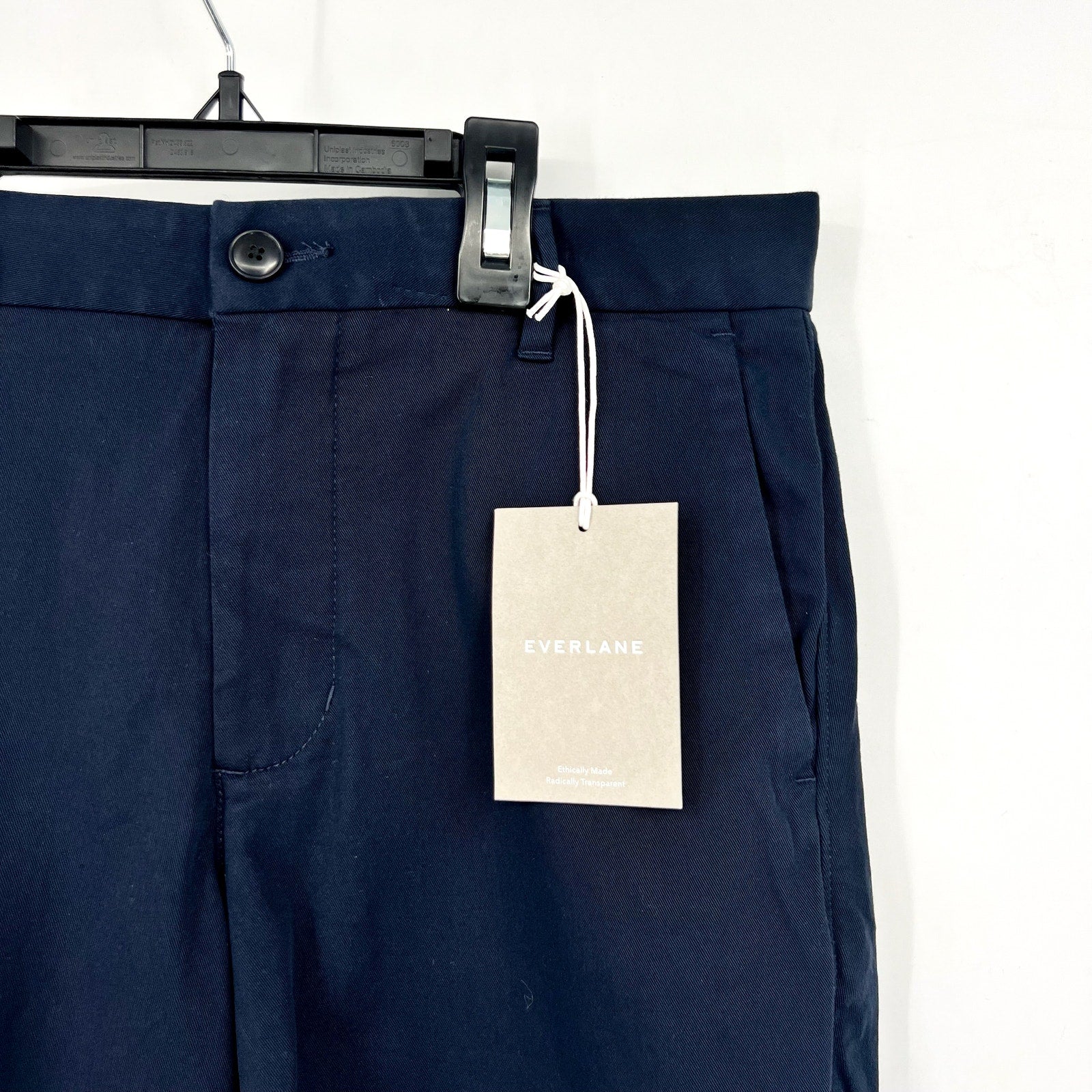 EVERLANE Men's 7” Slim-Fit Performance Chino Shorts Size 31 Navy Blue NWT