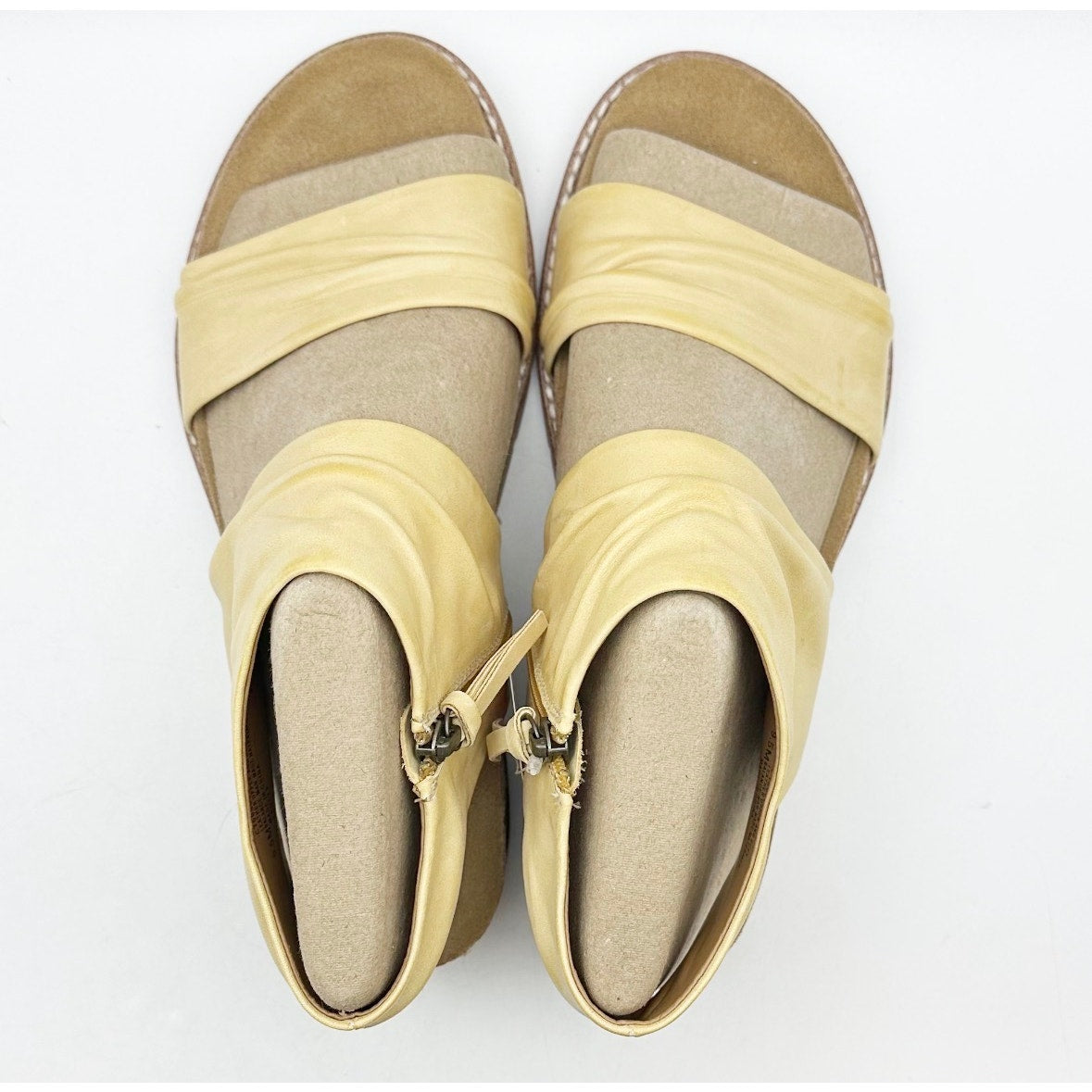 COMFORTIVA Womens Gale Sandals Size 9.5 Mexico Yellow Leather Memory Foam NIB