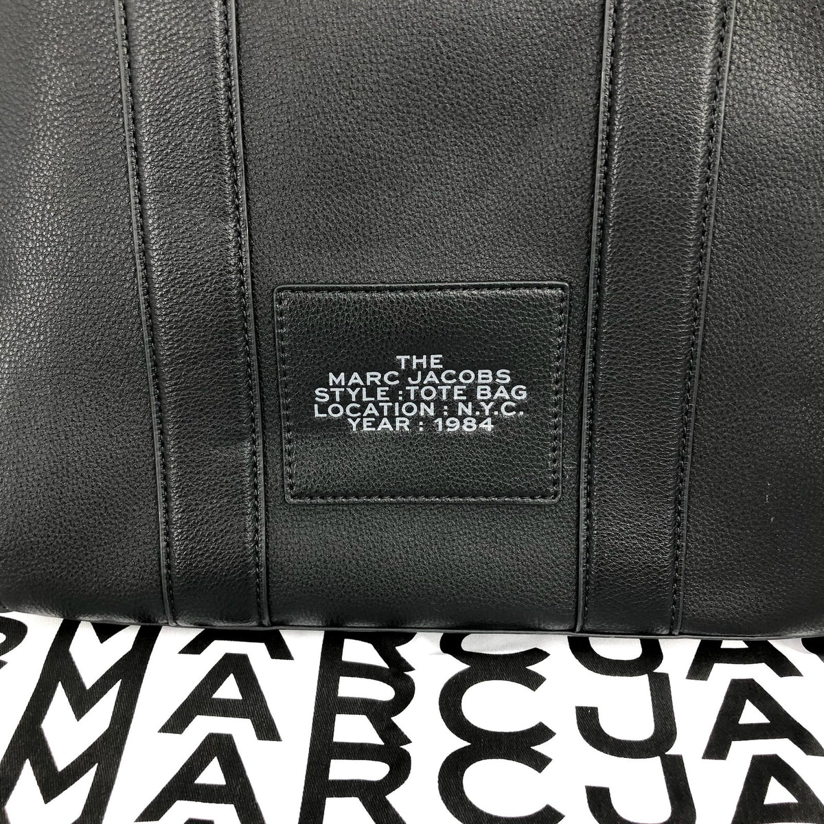 MARC JACOBS The Leather Medium "The Tote Bag" Black Zipper Top H004L01PF21 NWT