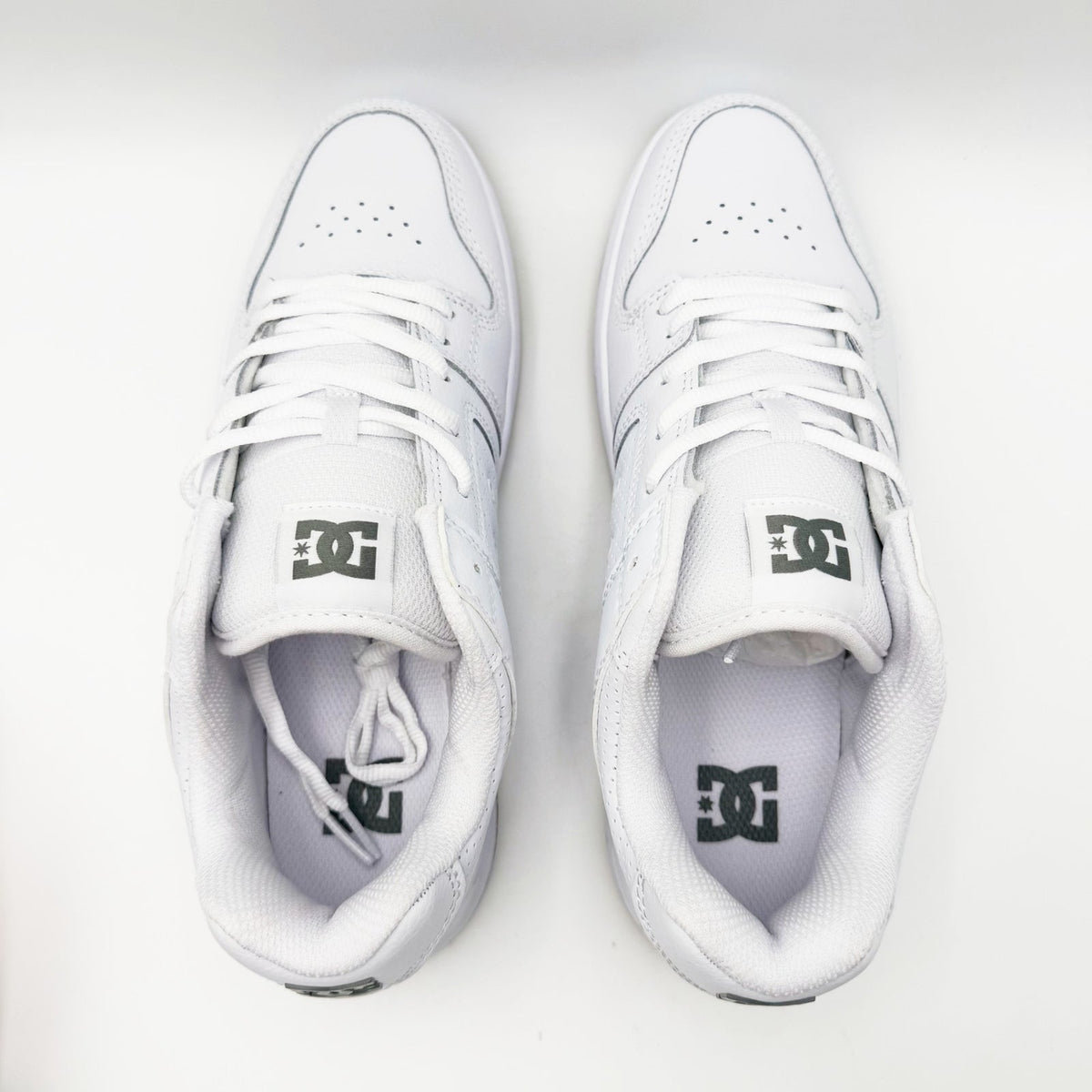 DC Mens Manteca 4 Skate Shoes Sneakers Size 9.5 EU 42.5 White Battleship NWOB