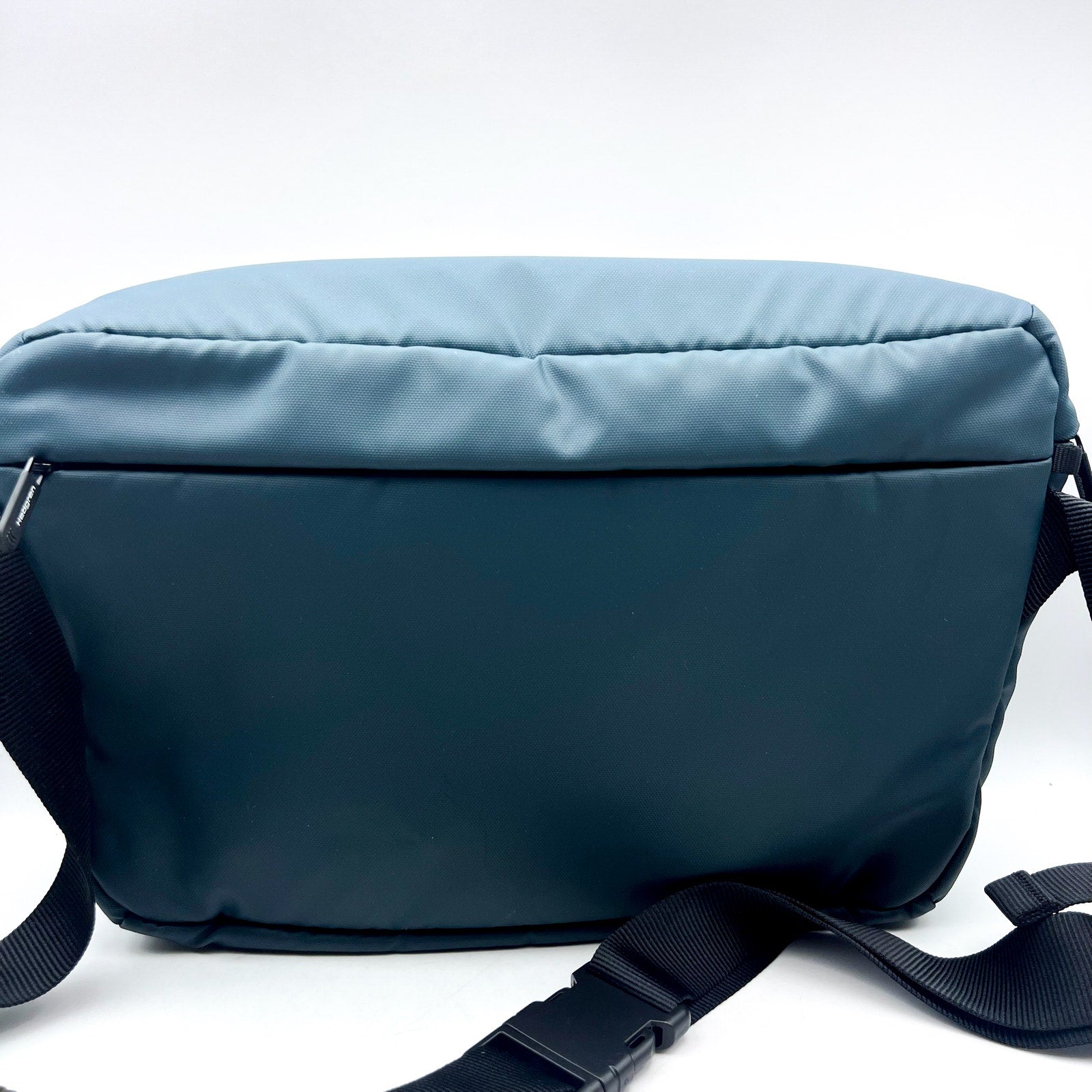 HEDGREN Tube RFID Sling Crossbody Bag Medium City Blue Travel NWOT