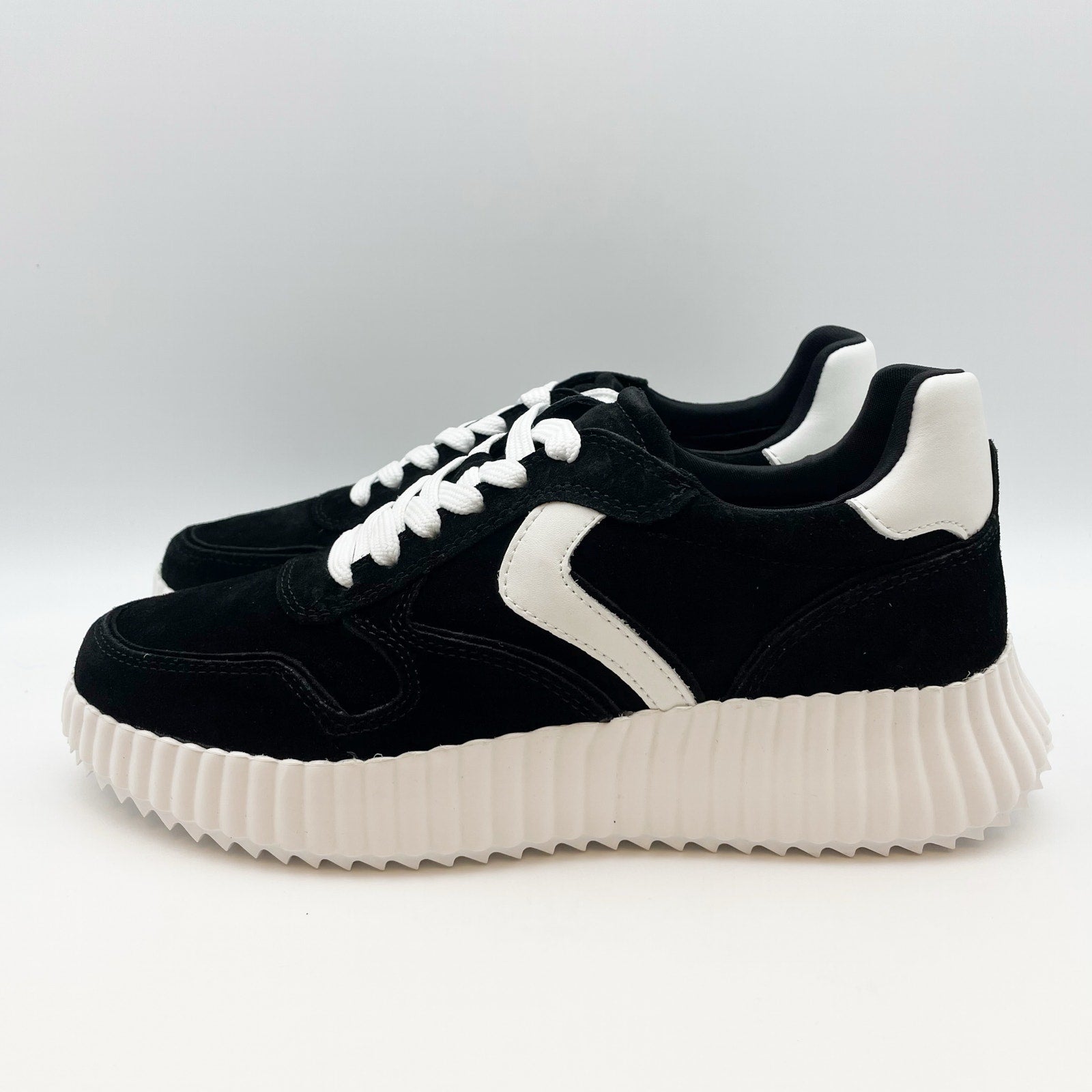 Steve Madden Womens Shereen Sneaker US 8 M Black Suede Lace-Up Closure NIB