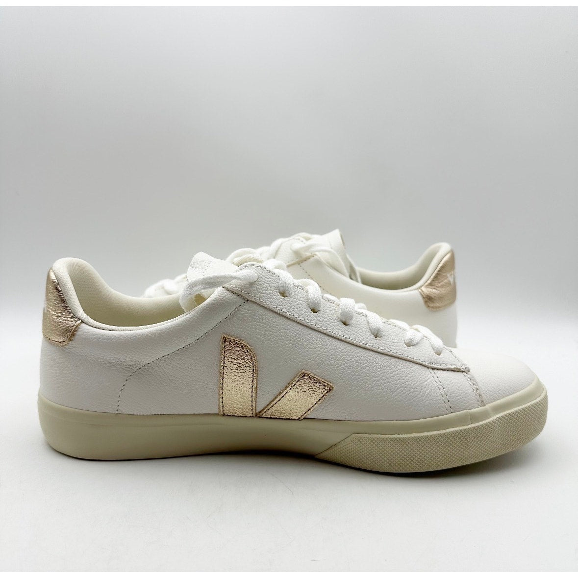 VEJA Campo Sneakers EU 42.5 Womens 11.5 Mens 9.5 White Gold Leather NIB