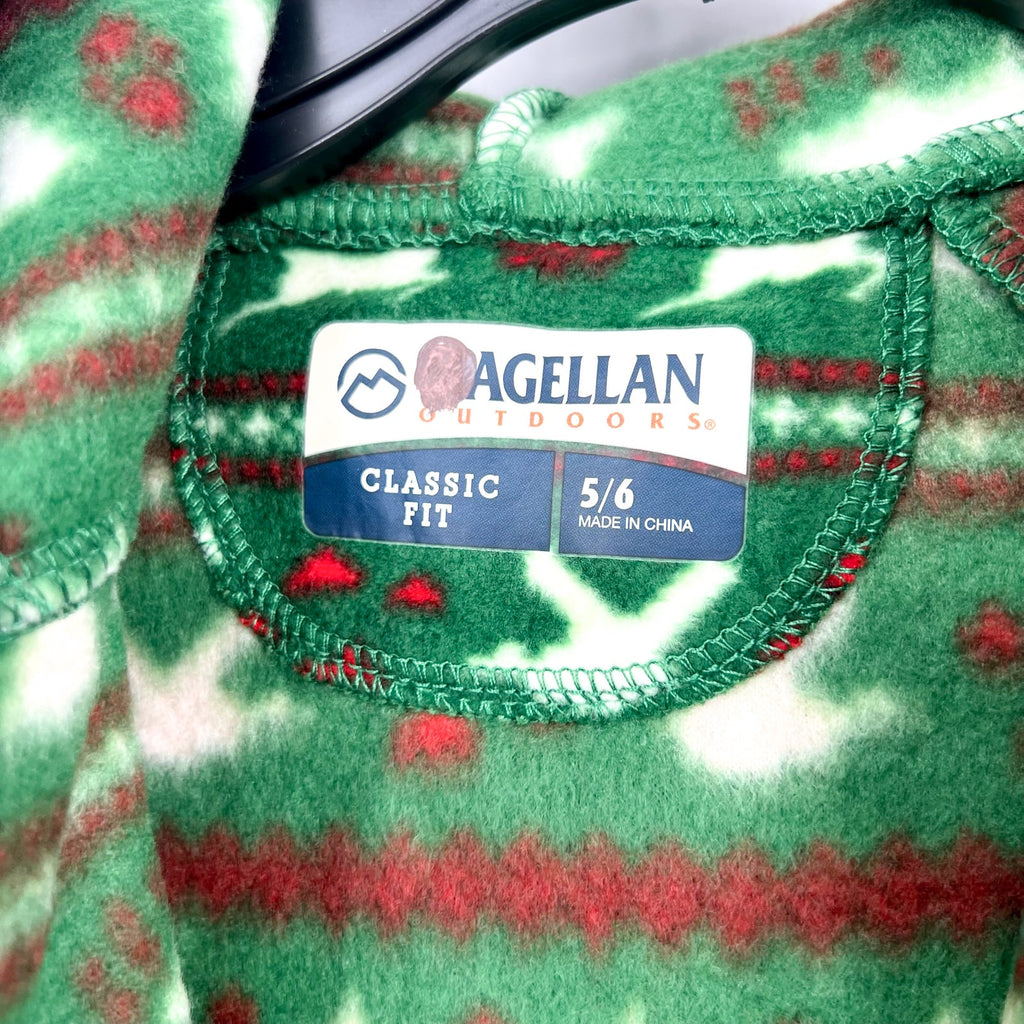 MAGELLAN Kids Holiday One Piece Pajama 5/6 Small Green Print Fleece Footed NWOT