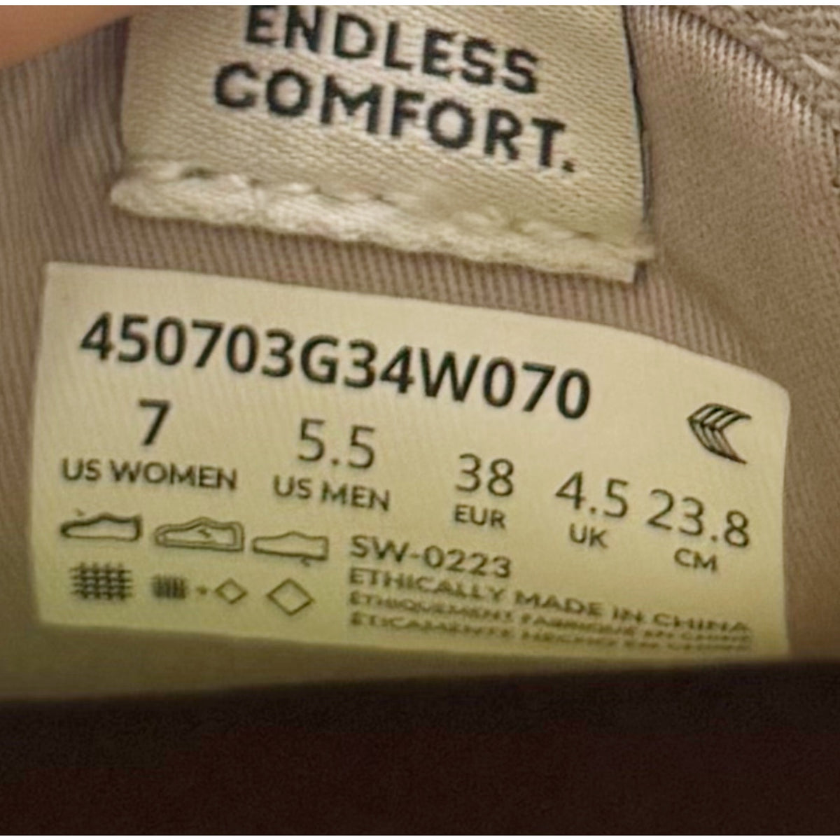 Cariuma Women's Canvas Slip On Casual Sneakers Size 7 Light Grey NIB