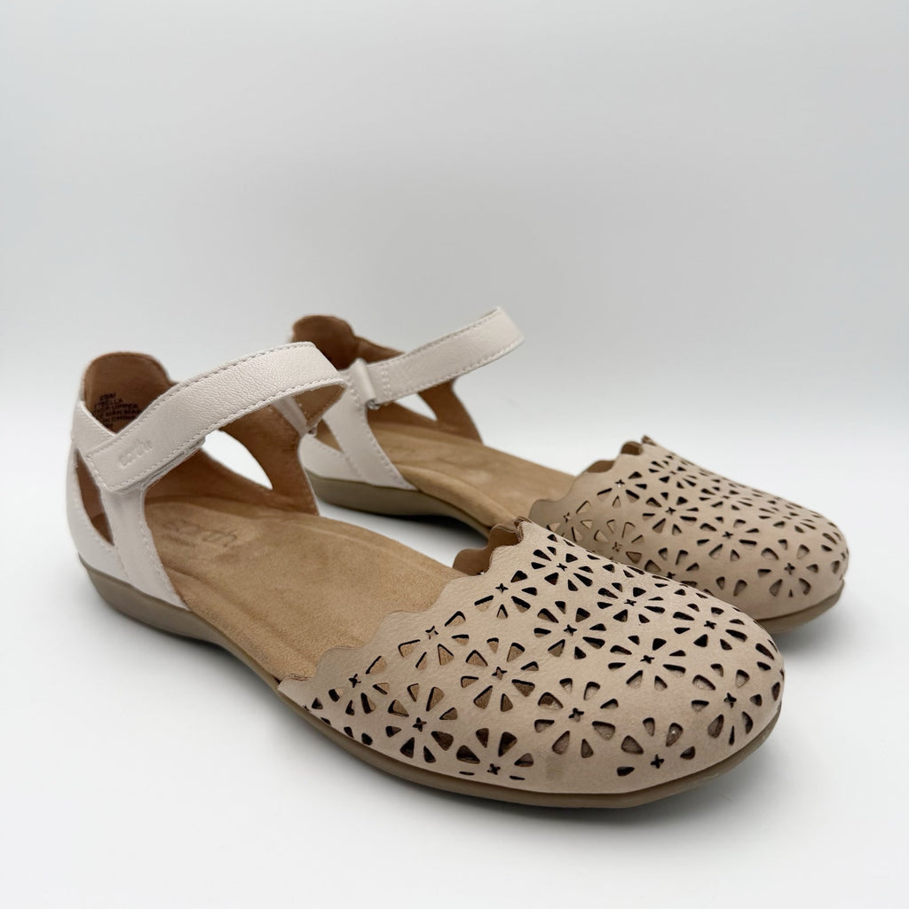 Earth Womens Betti Flats Size 9.5 M Ivory White Leather Perforated Scalloped NIB
