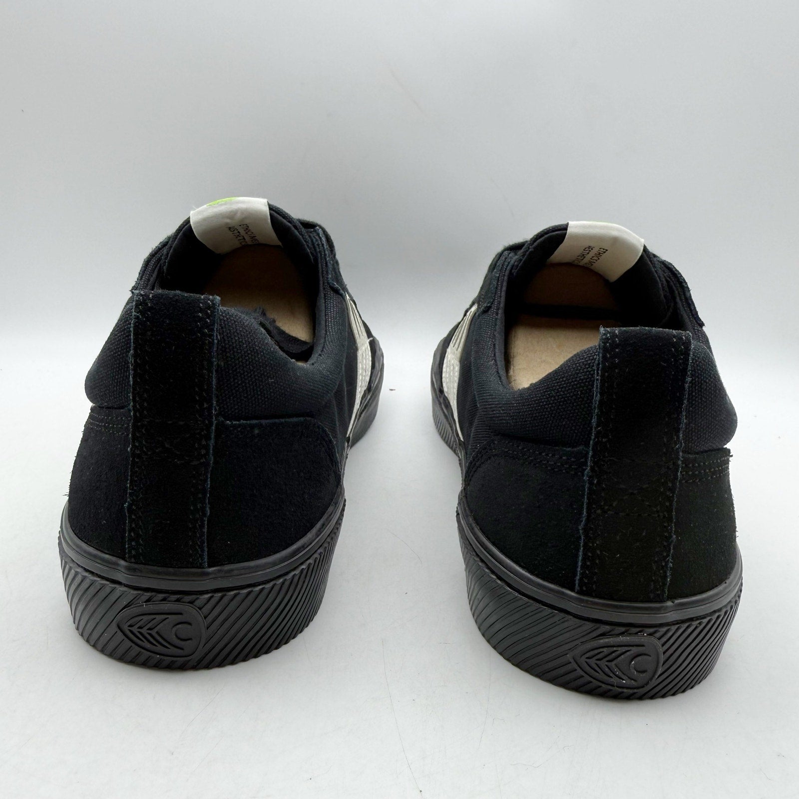 CARIUMA Mens Catiba Pro Low Sneakers US 9.5 EU 42 Black White Suede Canvas NIB