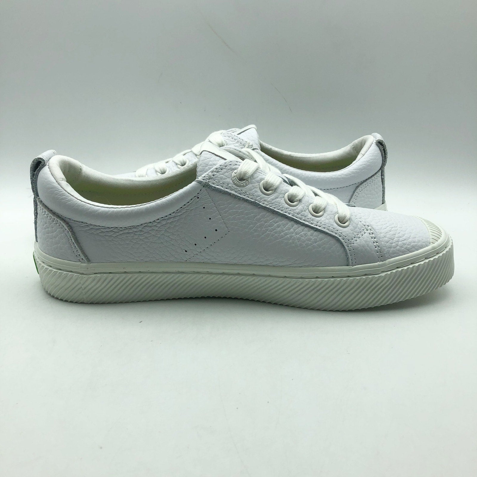 Cariuma Womens OCA Low Casual Sneakers Size 10 White Premium Leather NIB