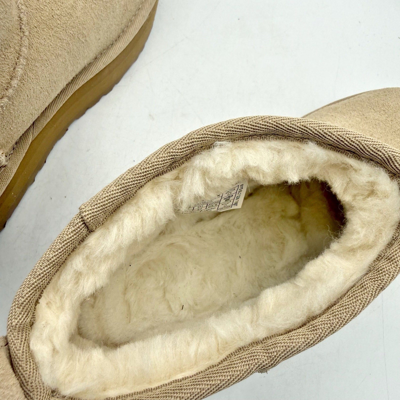 UGG Women Classic Ultra Mini Platform Boot US 5 Sand Suede Fur Plush Lining NWOB