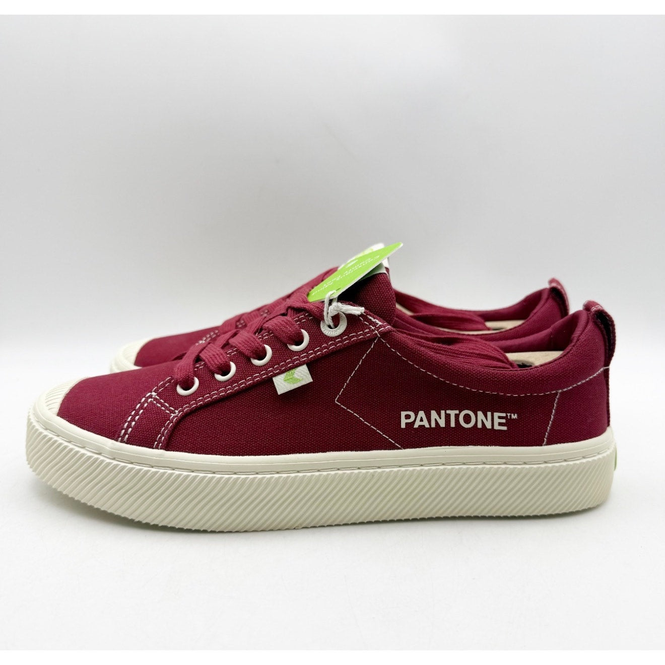 Cariuma OCA Low Canvas Sneakers Womens 9 Mens 7.5 Pantone Ruby Wine Red NIB