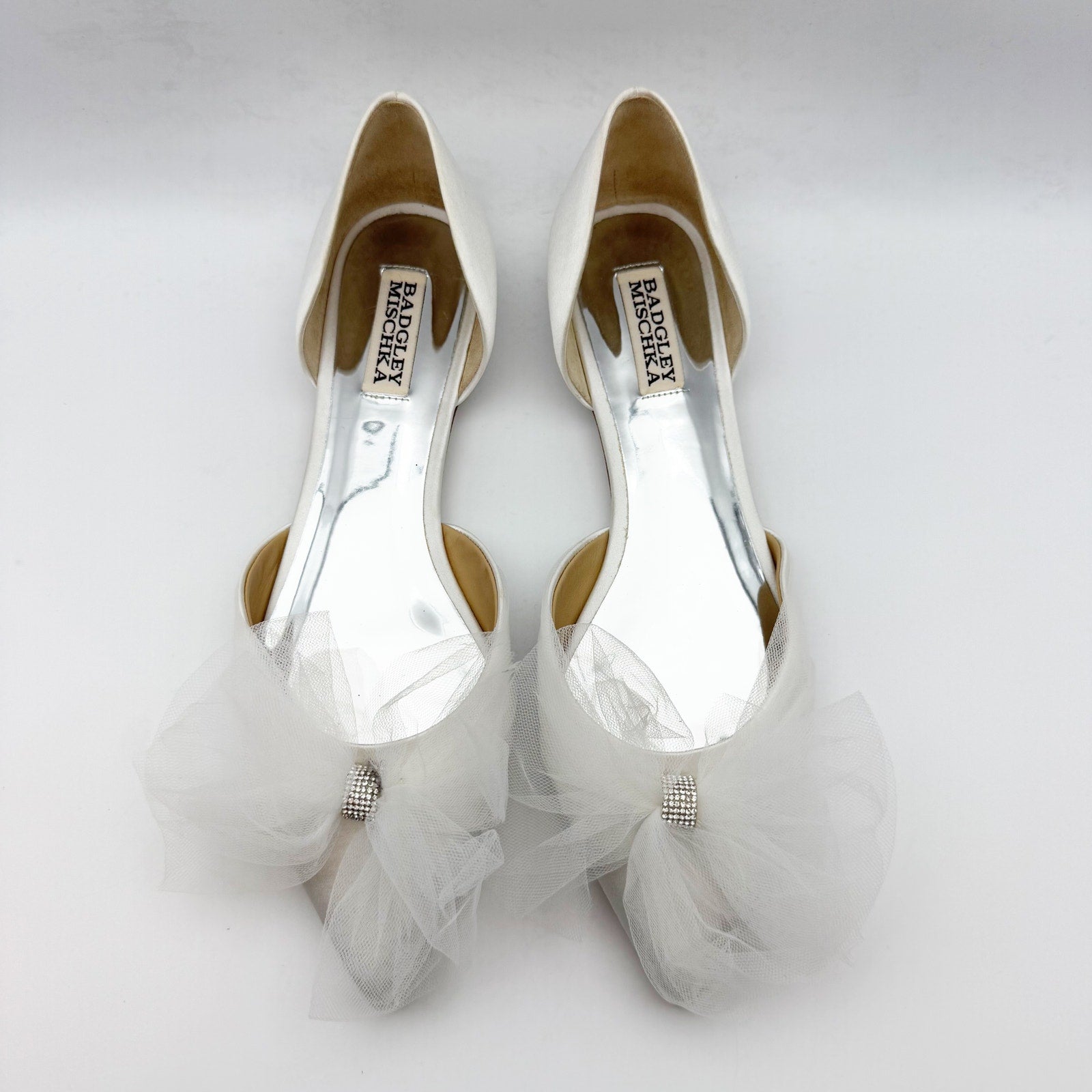 Badgley Mischka Womens Fergie Flats US 8.5 White Satin Bow Crystal NWOB