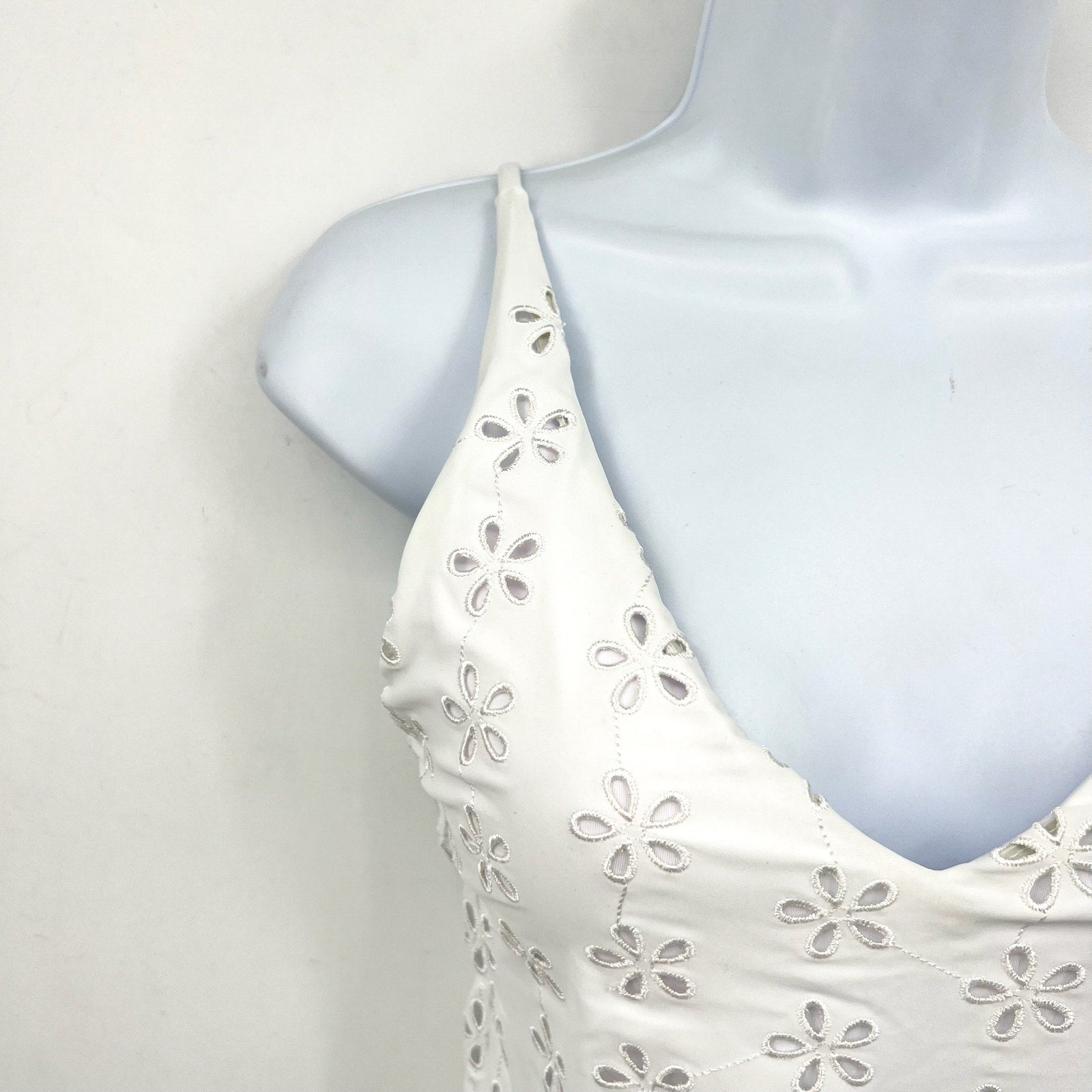 BEACH RIOT Reese Eyelet One Piece Swimsuit Small White Magnolia V-Neck NWT