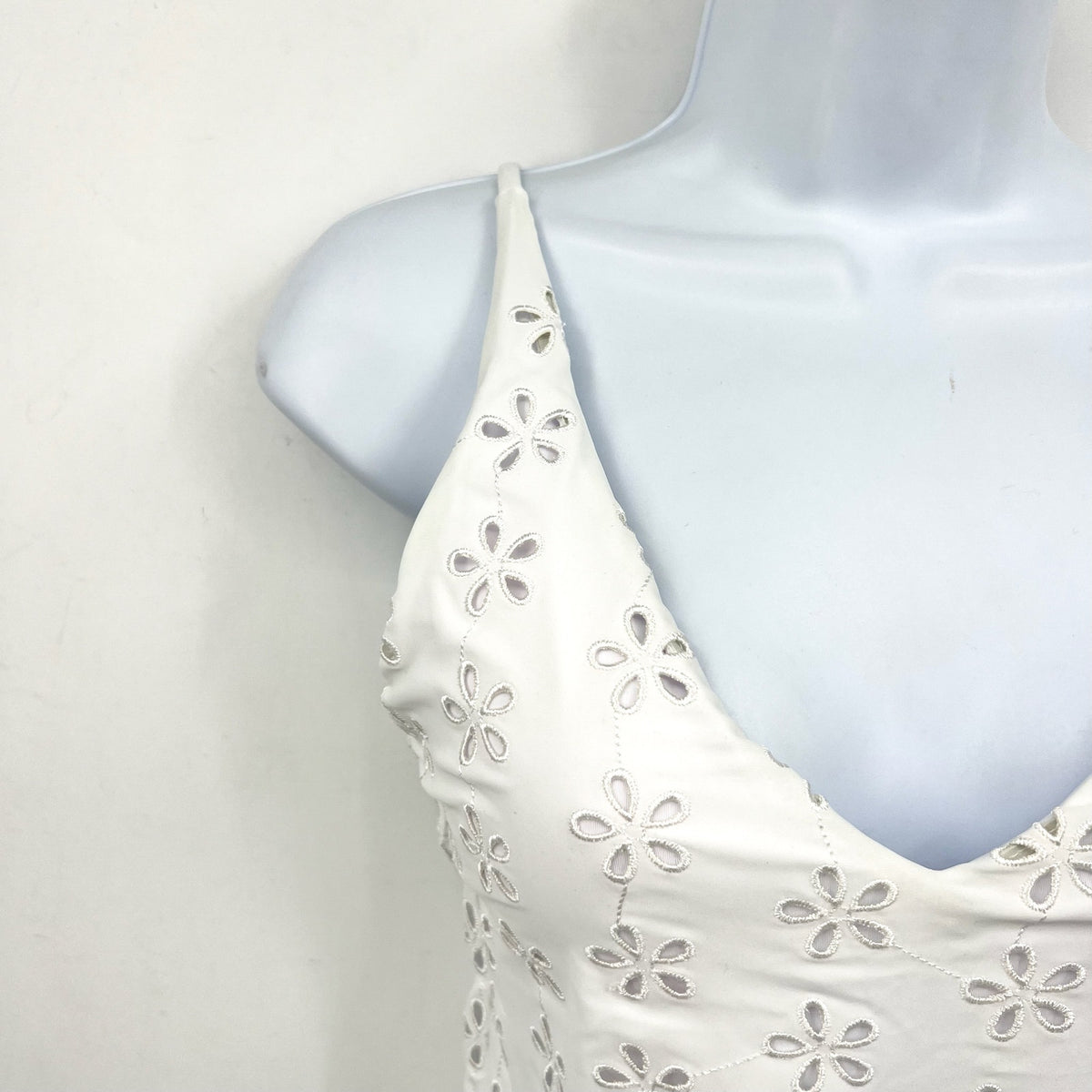 BEACH RIOT Reese Eyelet One Piece Swimsuit Small White Magnolia V-Neck NWT