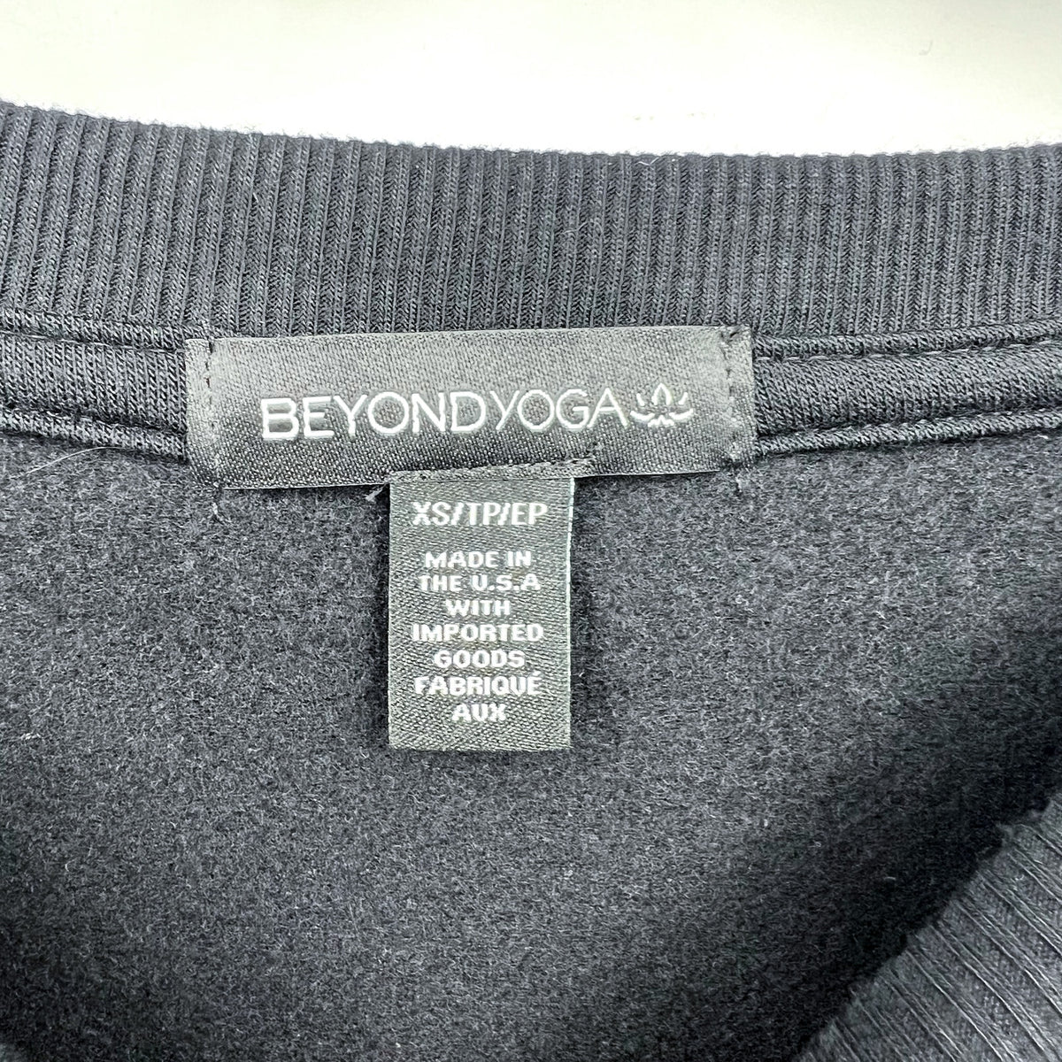 BEYOND YOGA Women's Off Duty Pullover Sweatshirt XS Black Crewneck NWT