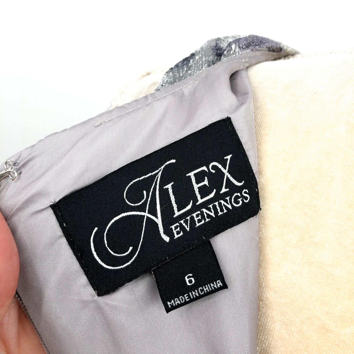 ALEX EVENINGS Embroidered Sleeveless Formal Gown Size 6 Pewter Silver NWOT