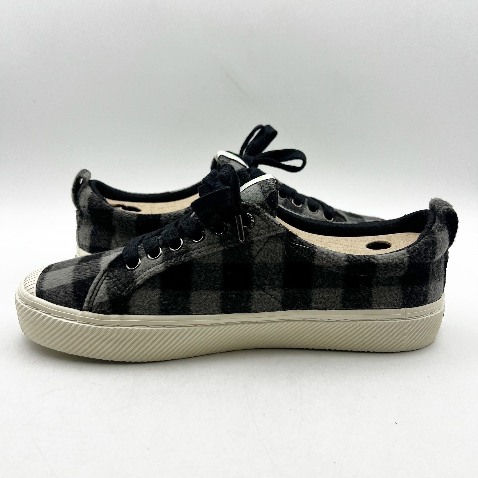 Cariuma OCA Low Sneakers Men's 9 Women's 10.5 Black Grey Plaid NIB