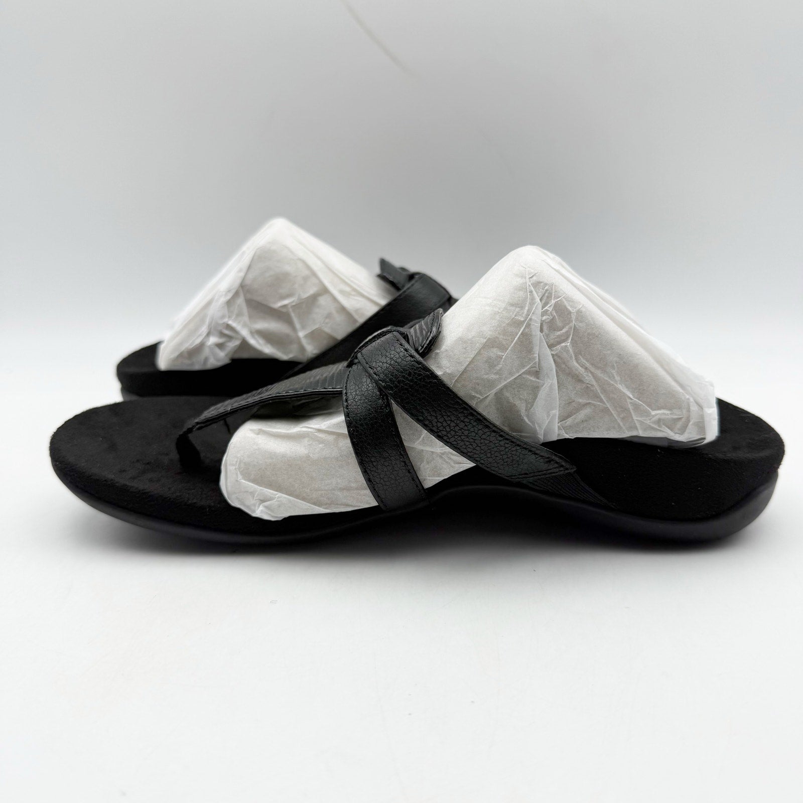 Vionic Womens Karley Thong Sandals US 6 EU 36 Black Leather Slip On NIB