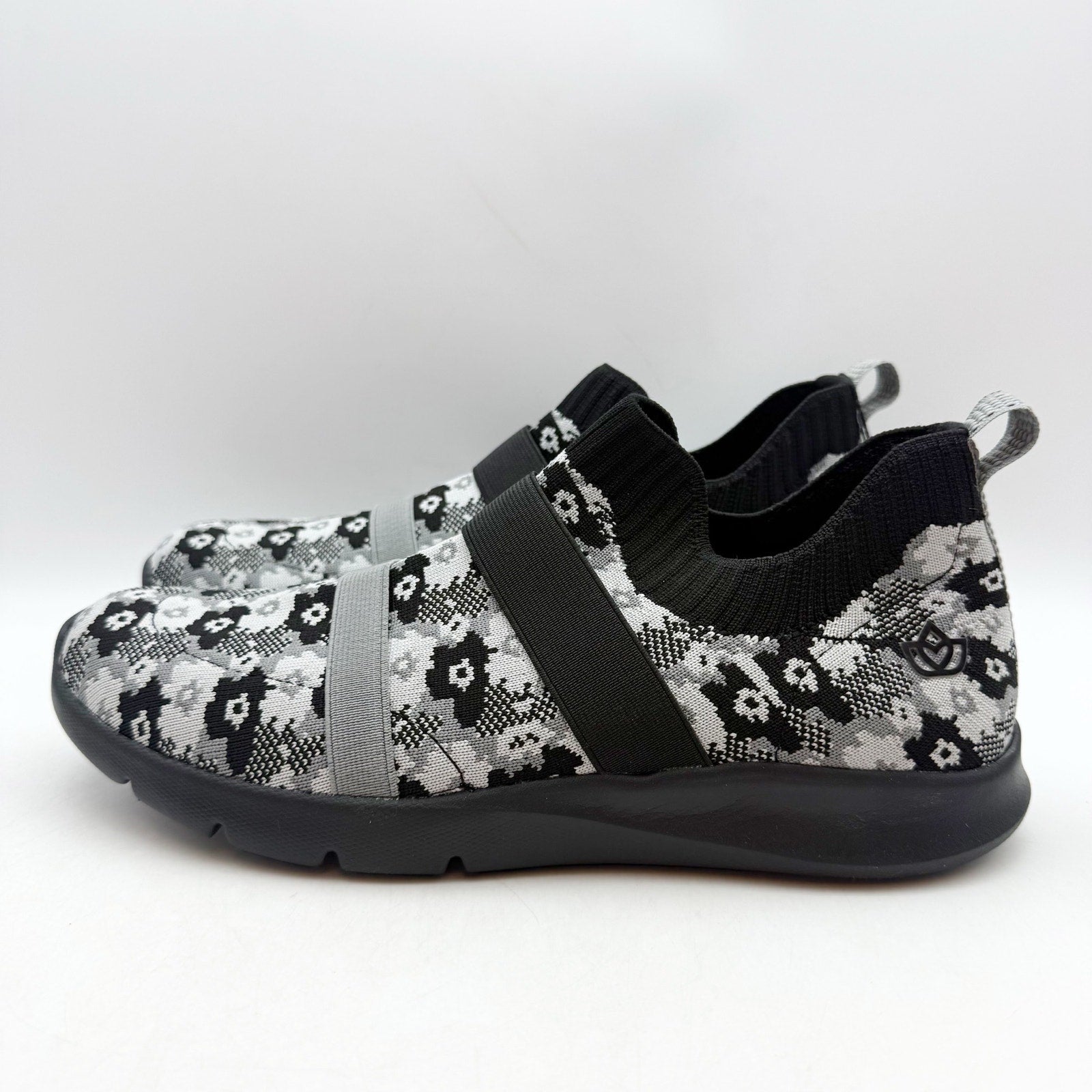 Spenco Womens Karma Stretch Sneakers US 9 M EU 39.5 Black Floral NIB