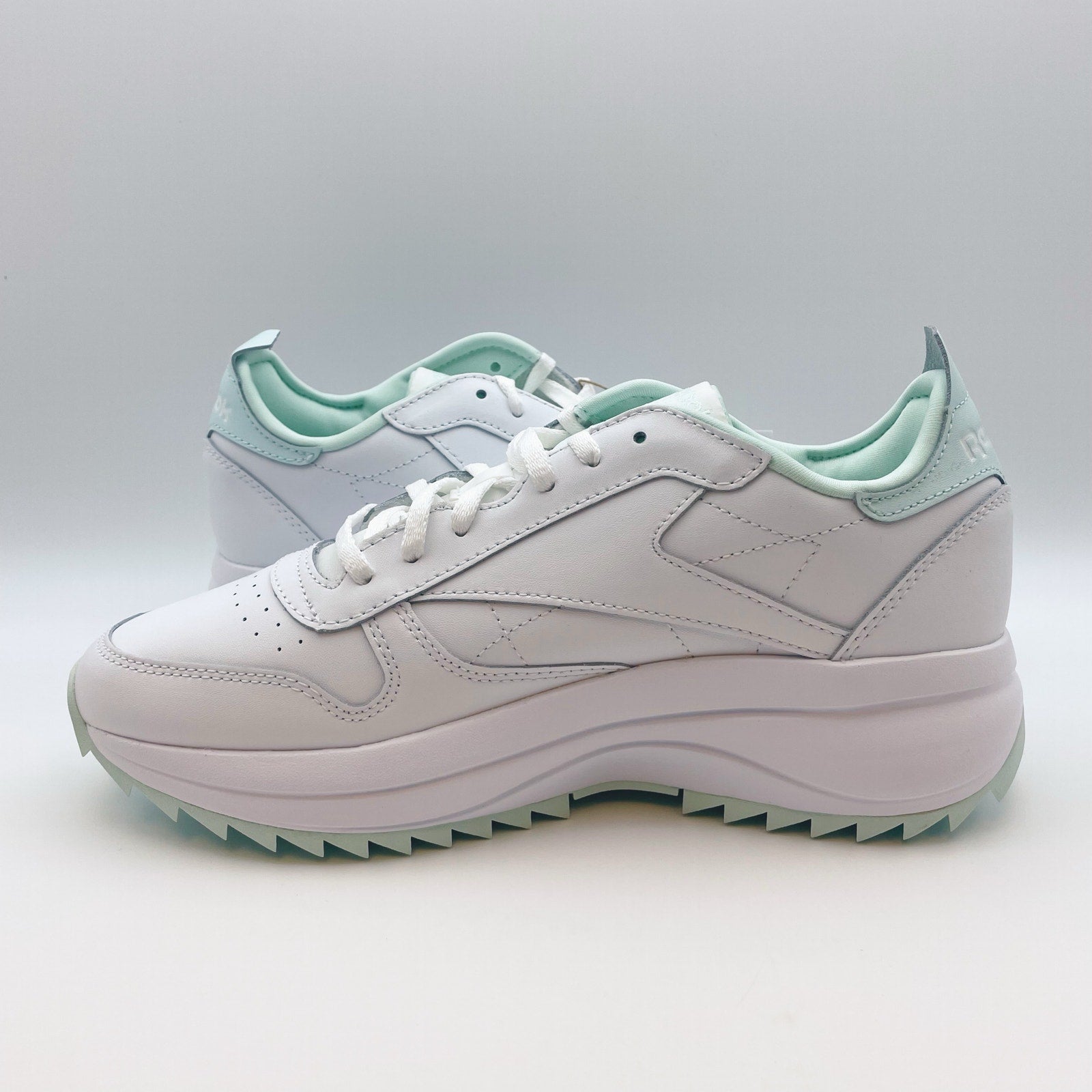 Reebok Lifestyle Women Classic SP Extra Sneaker US 8 M EU 38.5 White Leather NIB