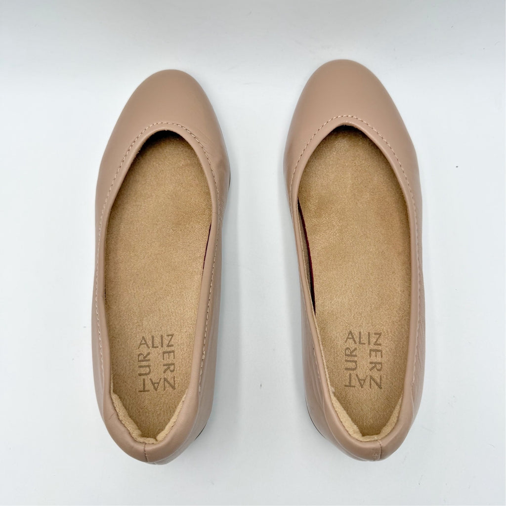 Naturalizer Womens Vivienne Ballet Flats Size 7.5 Wide Blush Nude Leather NWOB