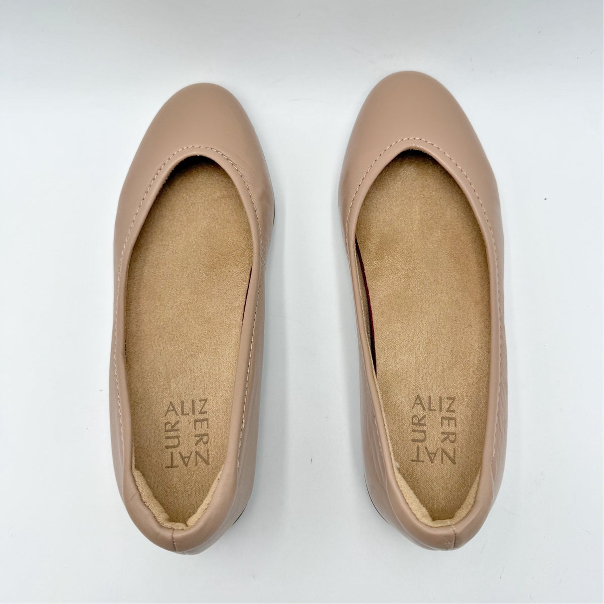 Naturalizer Womens Vivienne Ballet Flats Size 7.5 Wide Blush Nude Leather NWOB