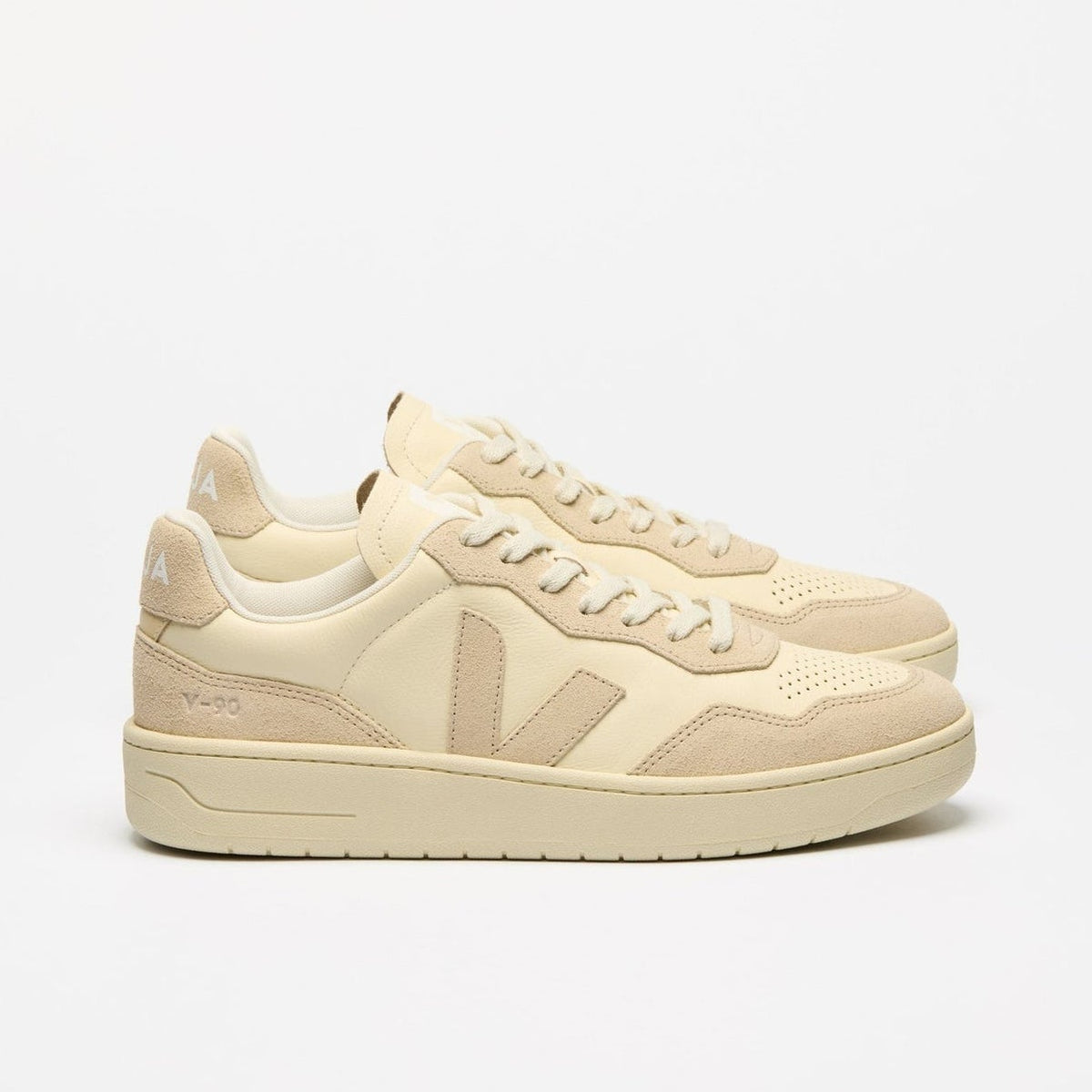 Veja Womens V-90 O.T. Leather Sneakers Size 4 EU 35 Cashew Oat Cream Beige NIB