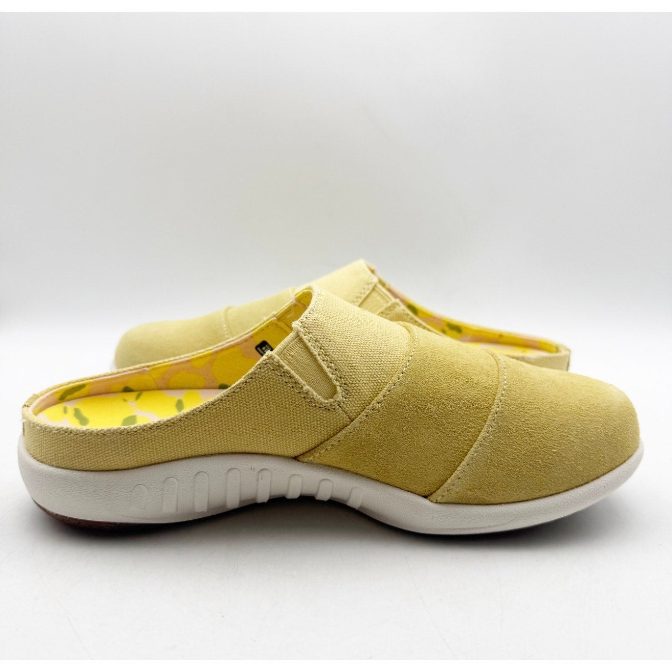 Spenco Women's Siesta Bokeh Layered Clogs 6 WIDE Sundress Yellow Slip-On NIB