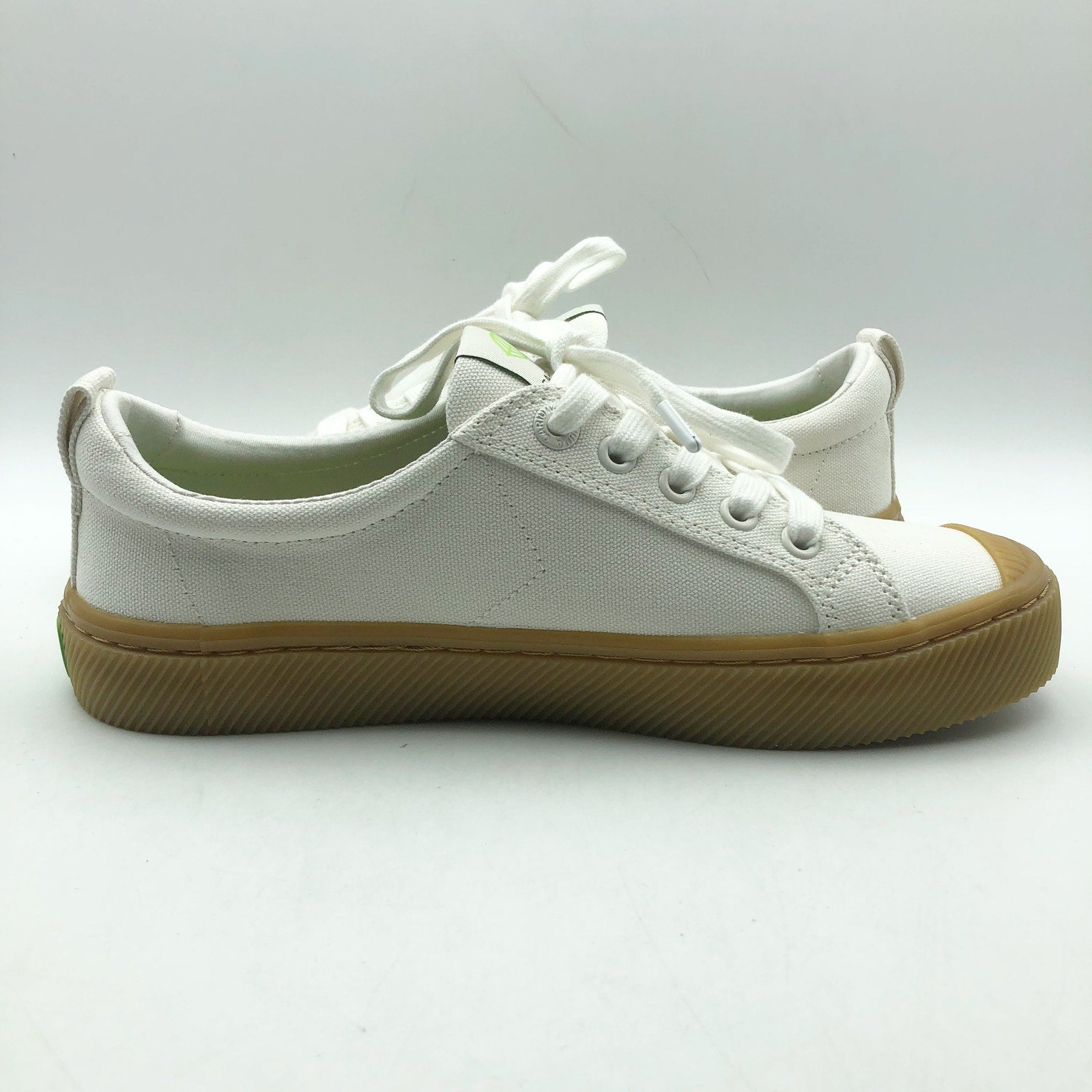 Cariuma Oca Low Gum Canvas Sneaker Womens 11.5 Mens 10 Off White Tan NIB