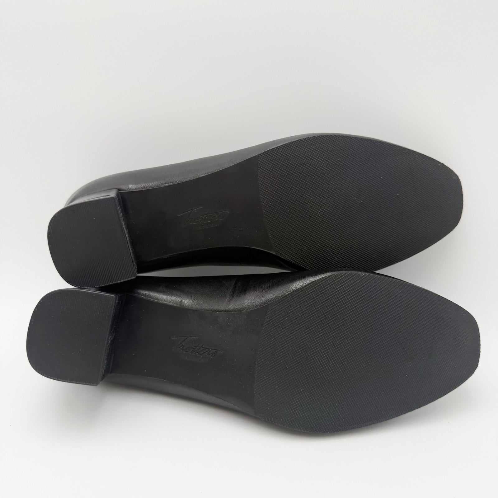 Trotters Womens Daria Pumps Size 9 WW Black Leather Heels NIB