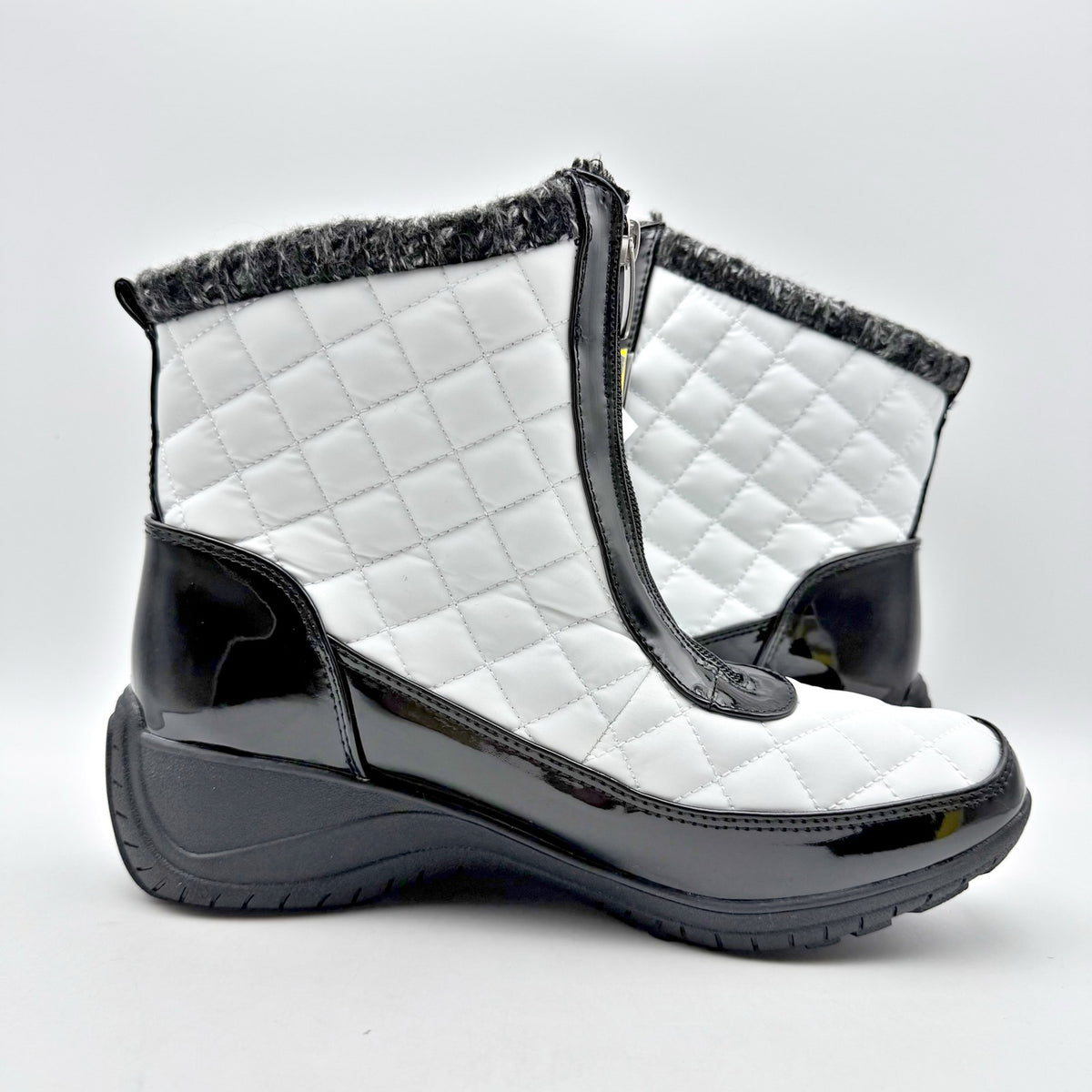 Khombu Womens Megan Snow Boots Size 6.5 Wide White Black Waterproof NIB
