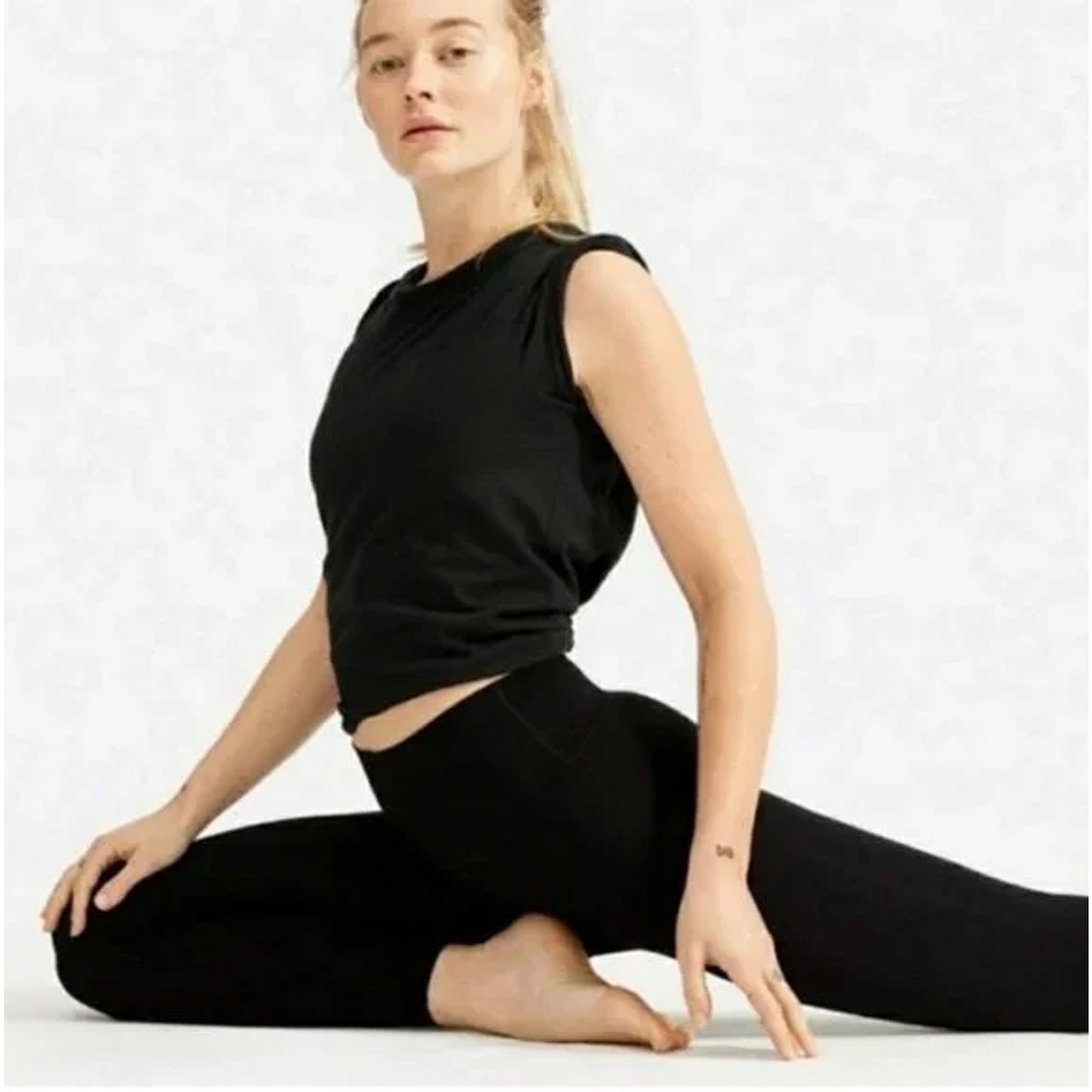 Everlane Womens ReNew Performance Leggings Medium Black NWT