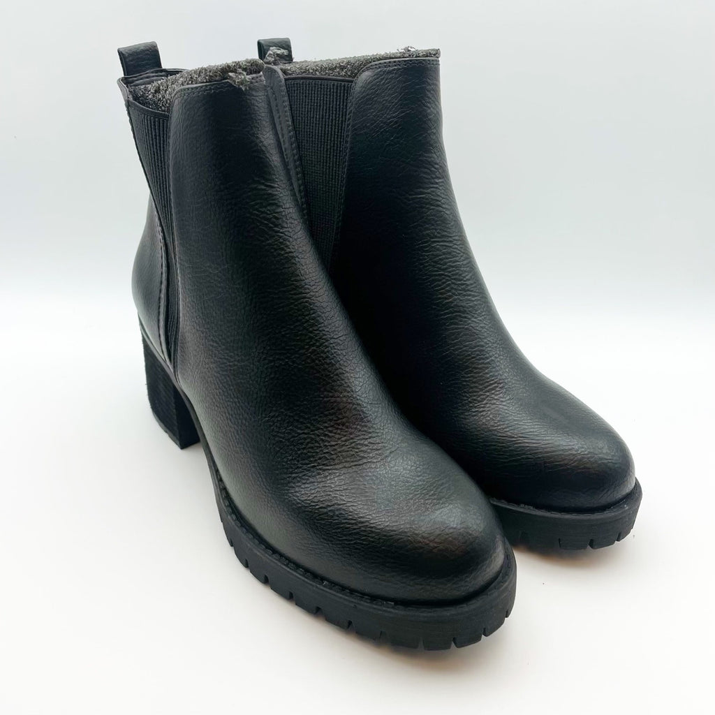 MIA Women's Jody Chelsea Boots Size 9 Medium Black Vegan Leather Lug Sole NIB
