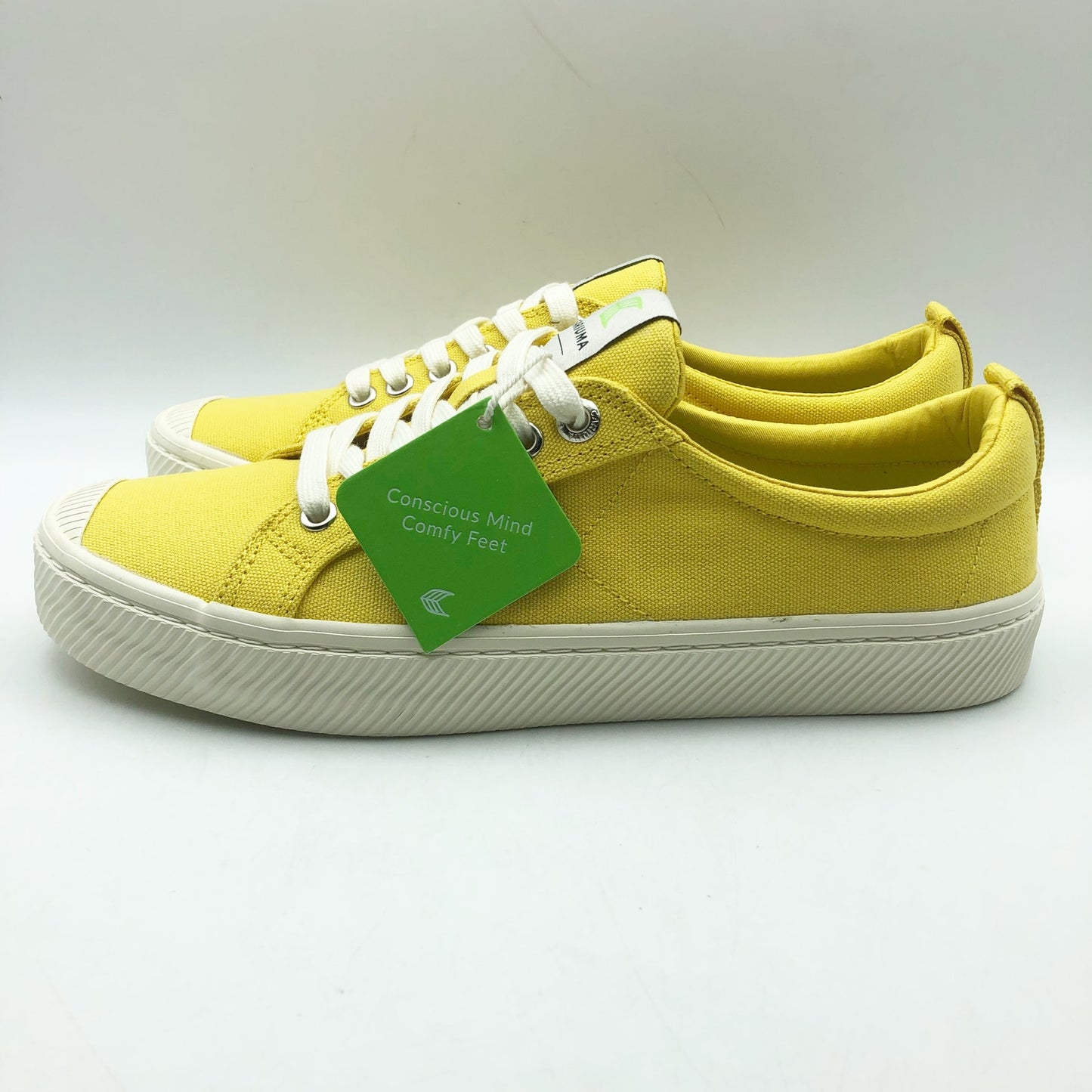 Cariuma OCA Low Canvas Sneaker WOMENS 9 MENS 7.5 Yellow Organic Cotton NIB