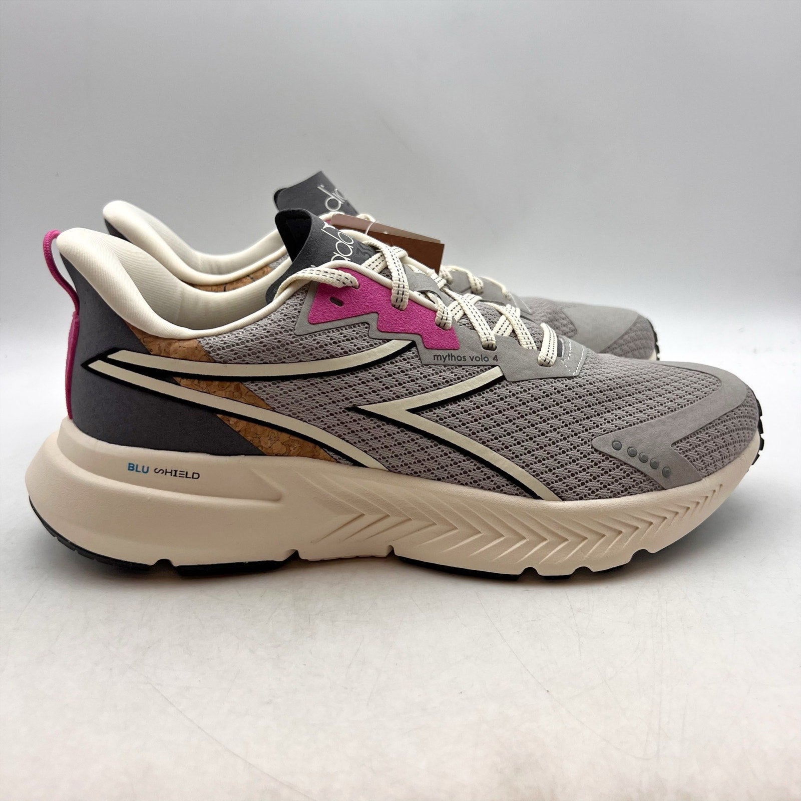 Diadora Womens Mythos Blushield Volo 4 2030 Athletic Shoes Size 9 Gray NIB