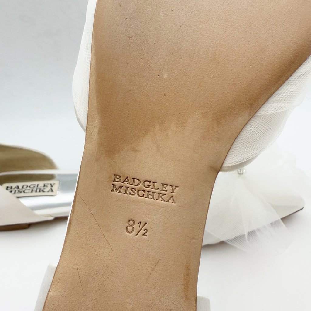 Badgley Mischka Womens Fergie Flats US 8.5 White Satin Bow Crystal NWOB
