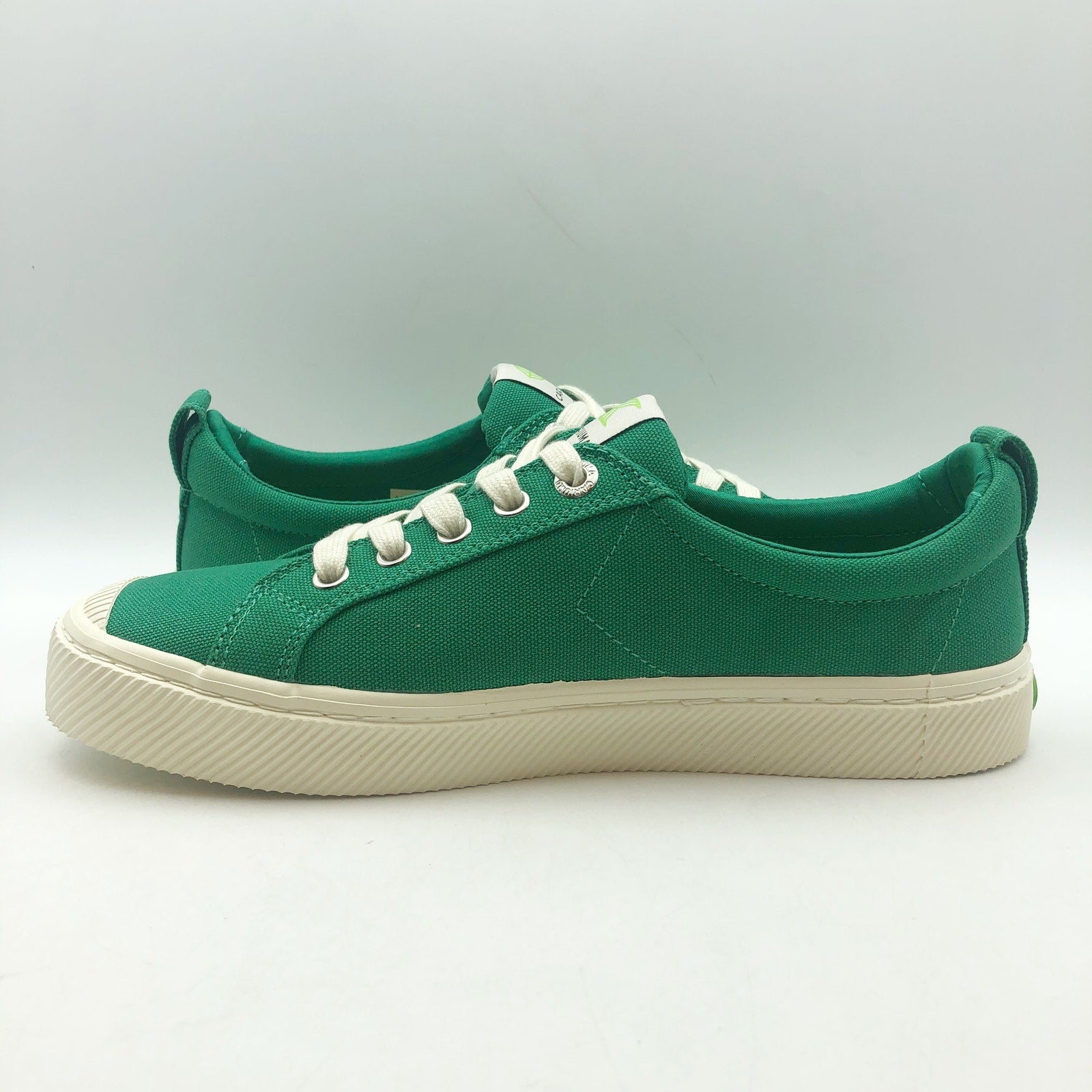 Cariuma OCA Low Canvas Sneaker Men's 8 Women's 9.5 Green Organic Cotton NIB