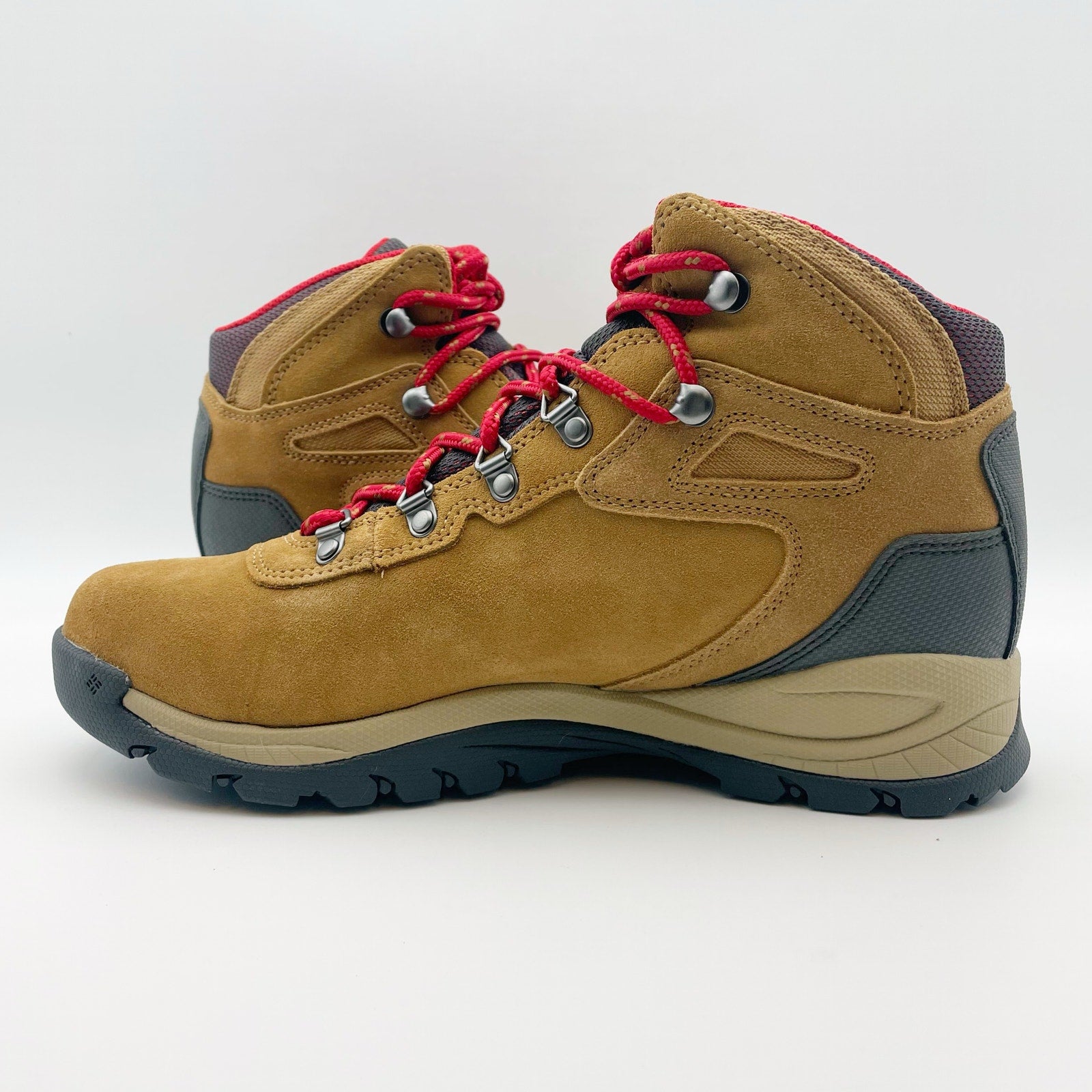 Columbia Womens Newton Ridge Plus Amped Hiking Boots 9.5 WIDE Tan Red WP NIB