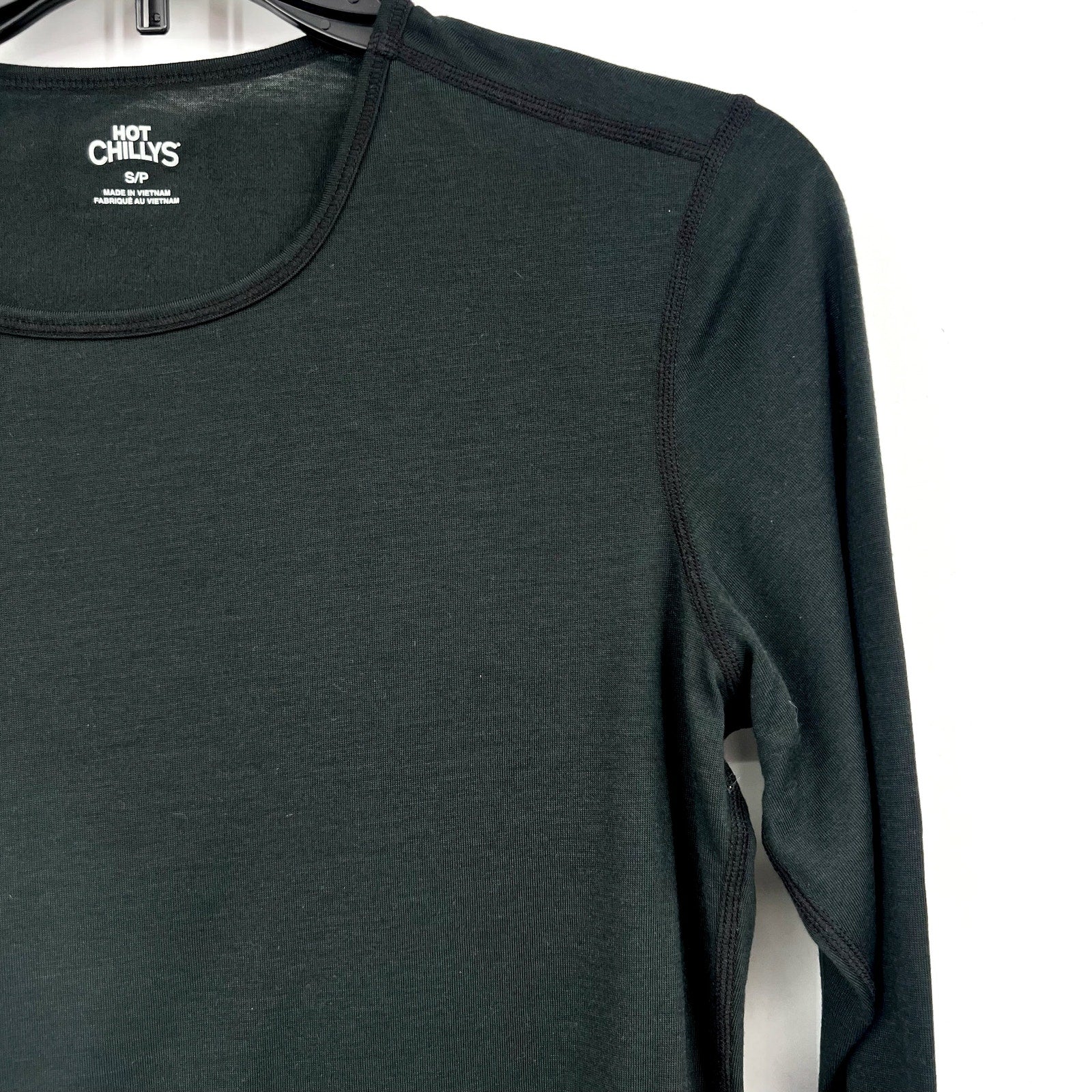 HOT CHILLYS Women's Pepper Skins Crewneck Base Layer Top Small Black NWOT