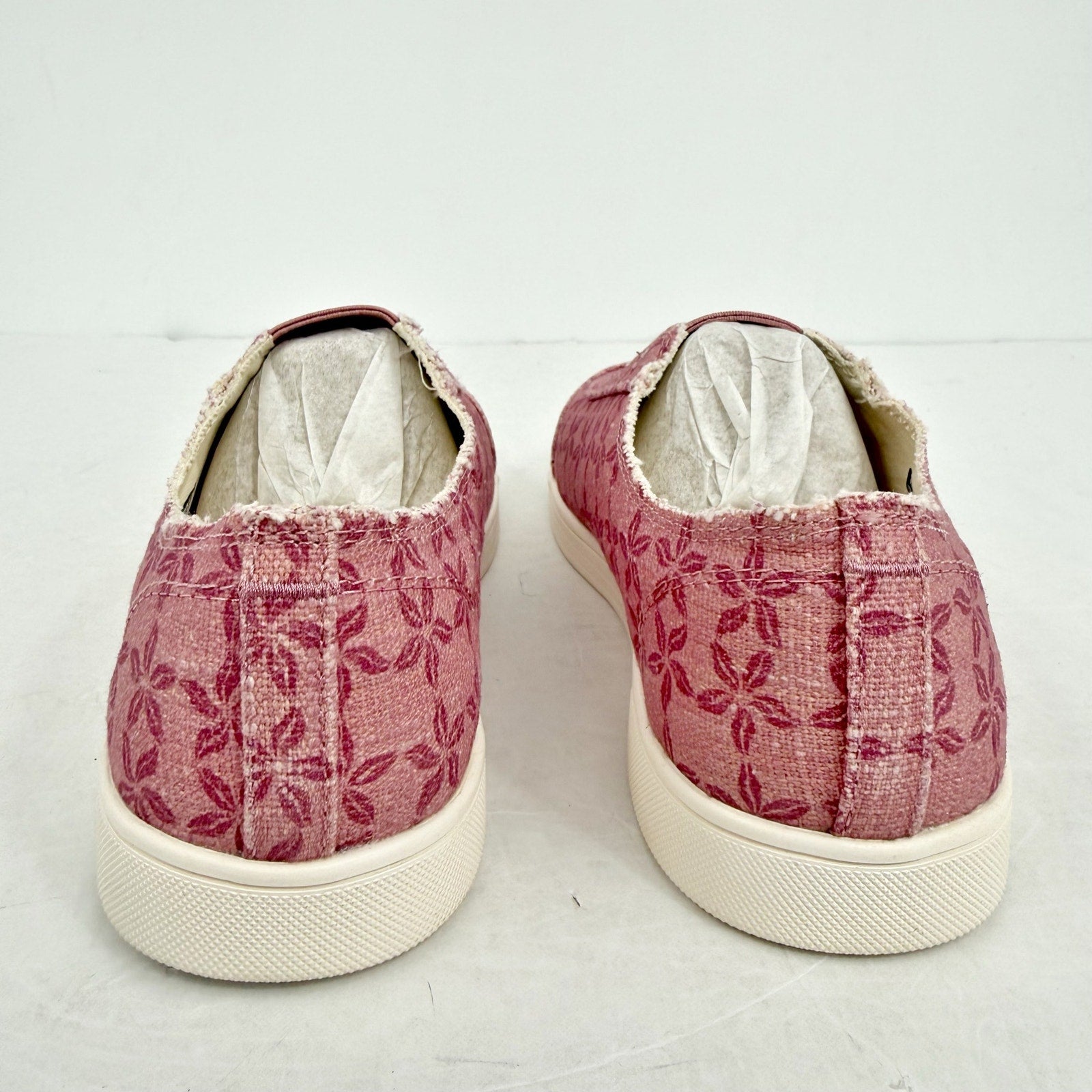 Spenco Womens Santa Maria Batik Sneakers US 9.5 WIDE Pink Canvas Casual NIB