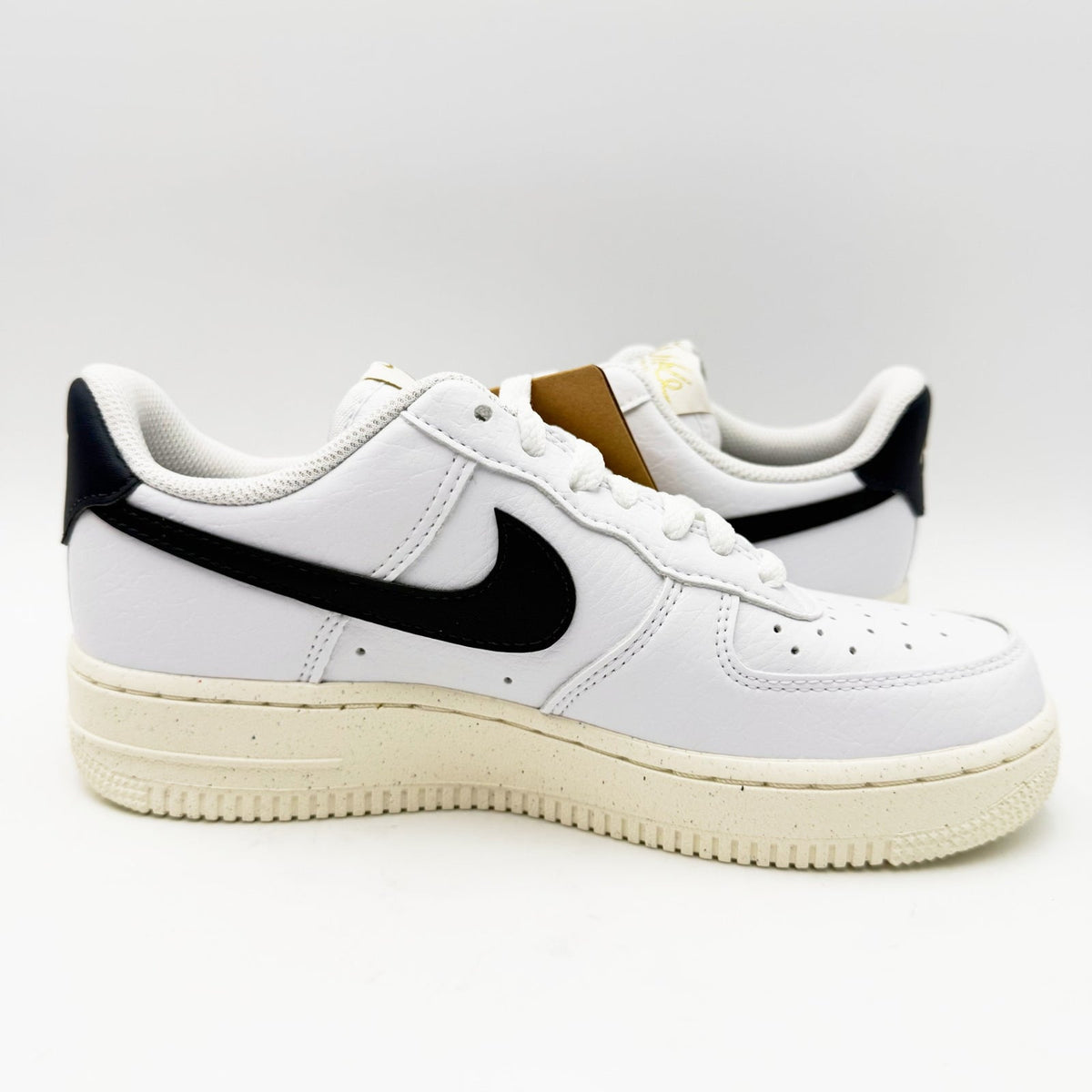 Nike Womens Air Force 1 07 Next Nature Sneakers Size 5.5 White Navy Blue NWT