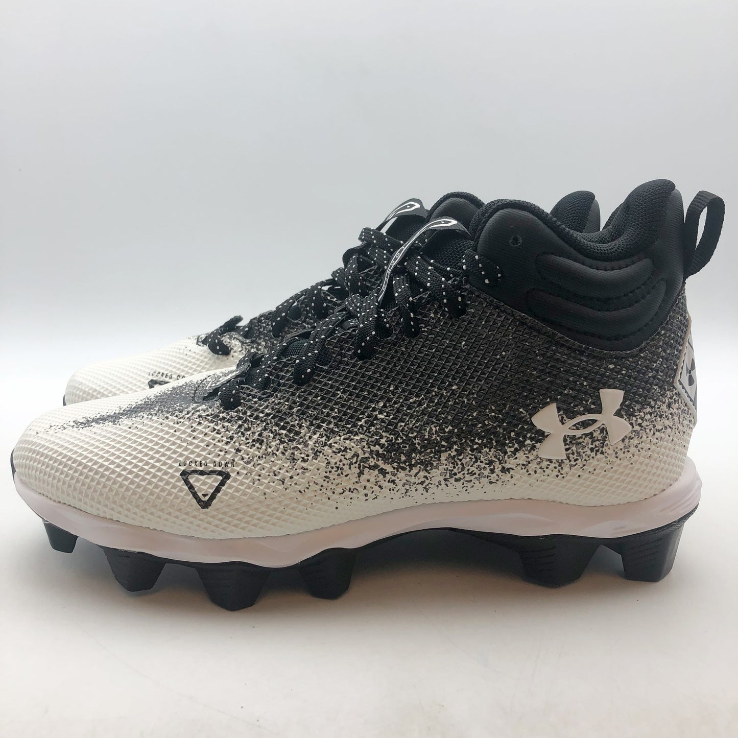 Under Armour Boys Spotlight Franchise RM 2.0 Football Cleats Size 4 Black NWOB