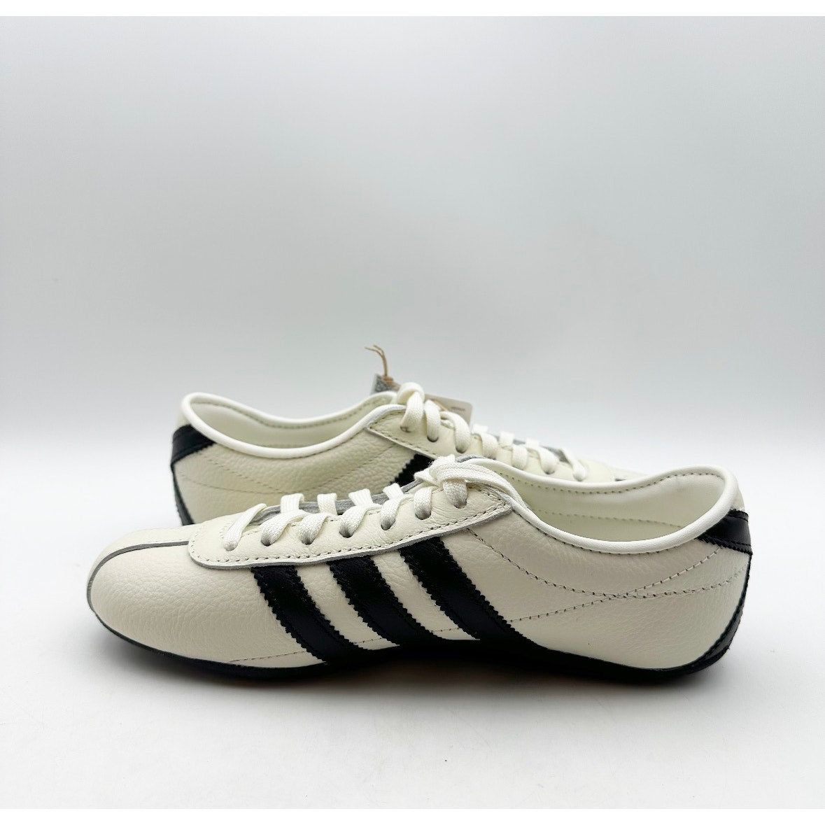 ADIDAS Womens Tokyo Casual Sneakers Size 5 Off White Black NWOB