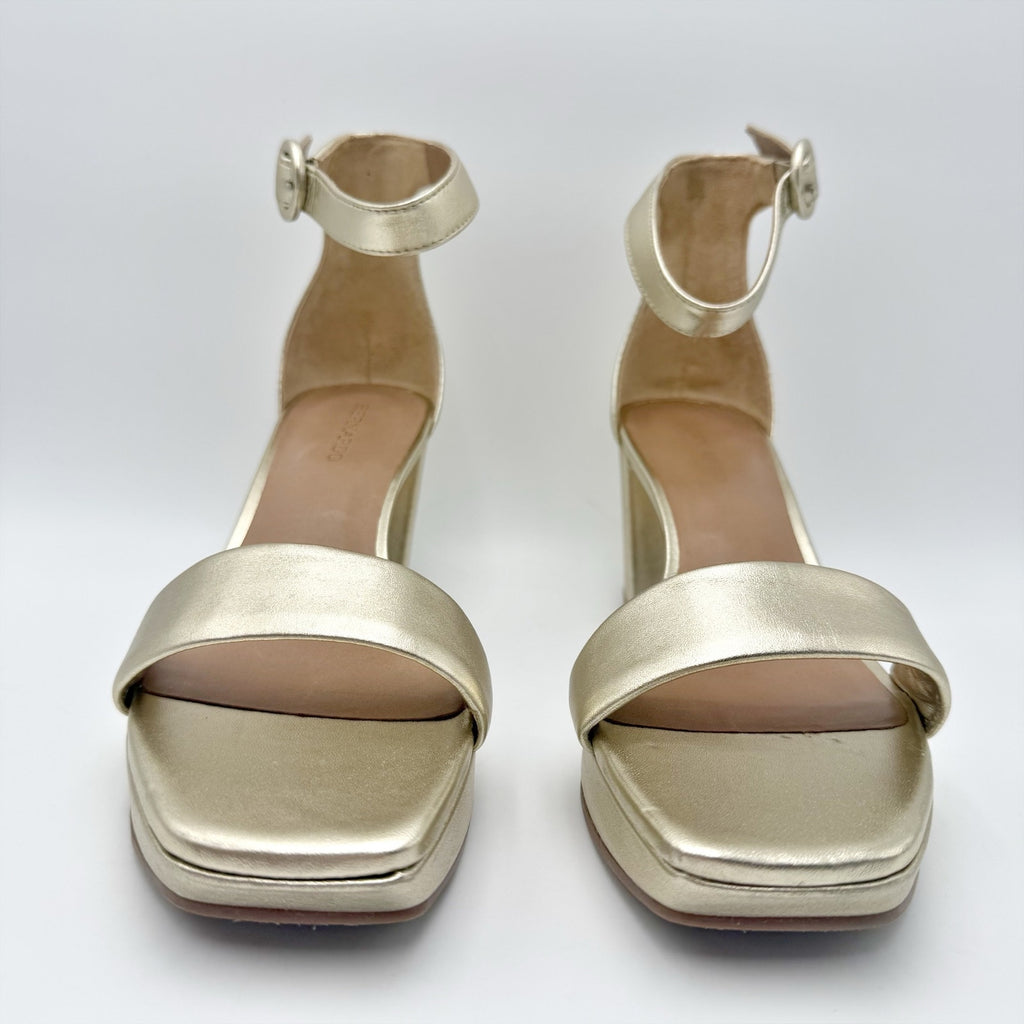 Bernardo Womens Carla Heeled Sandals Size 9.5 Champagne Leather Ankle Strap NWOB