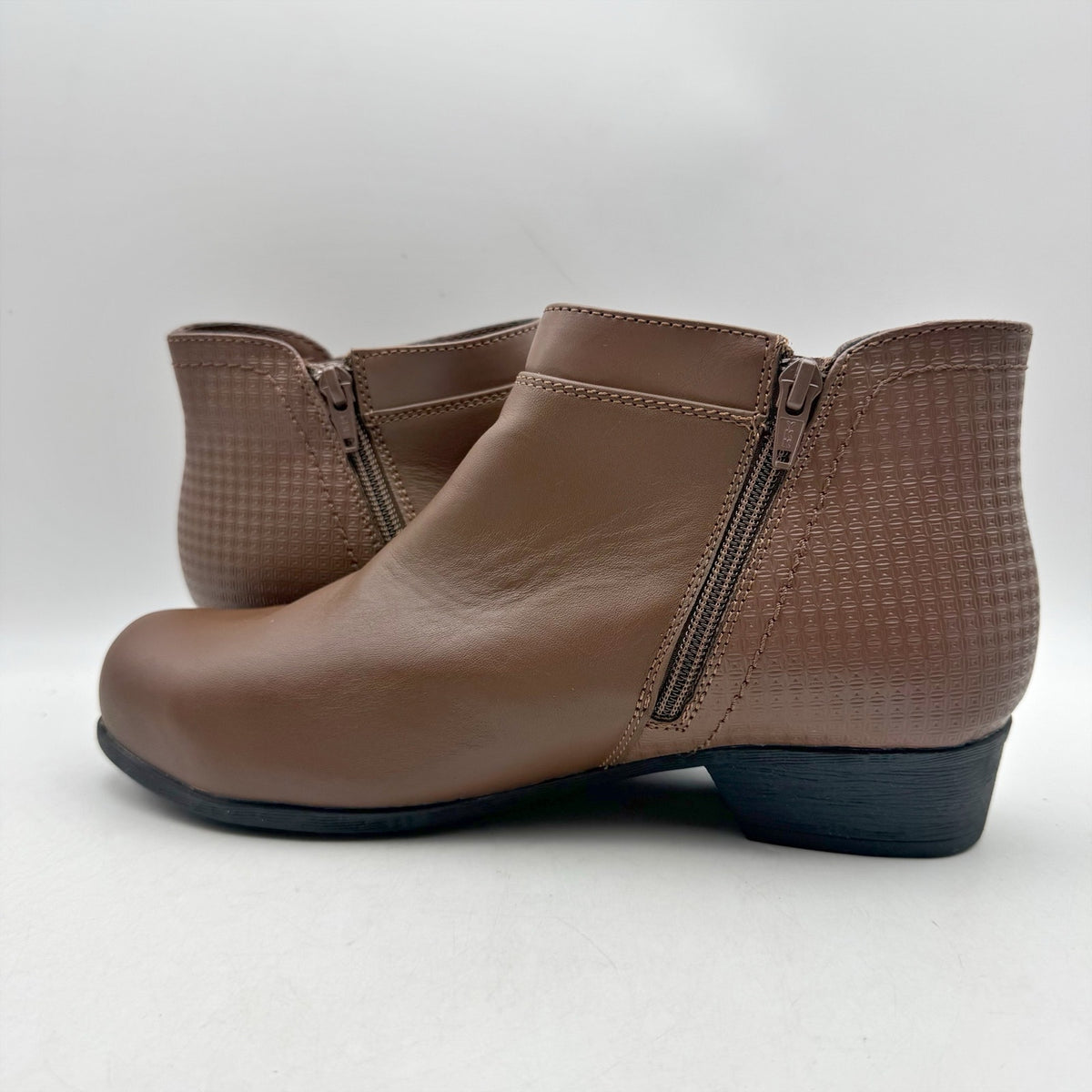 Rockport Womens Carly Alloy Toe Work Booties Size 8.5 Brown Leather NWOB