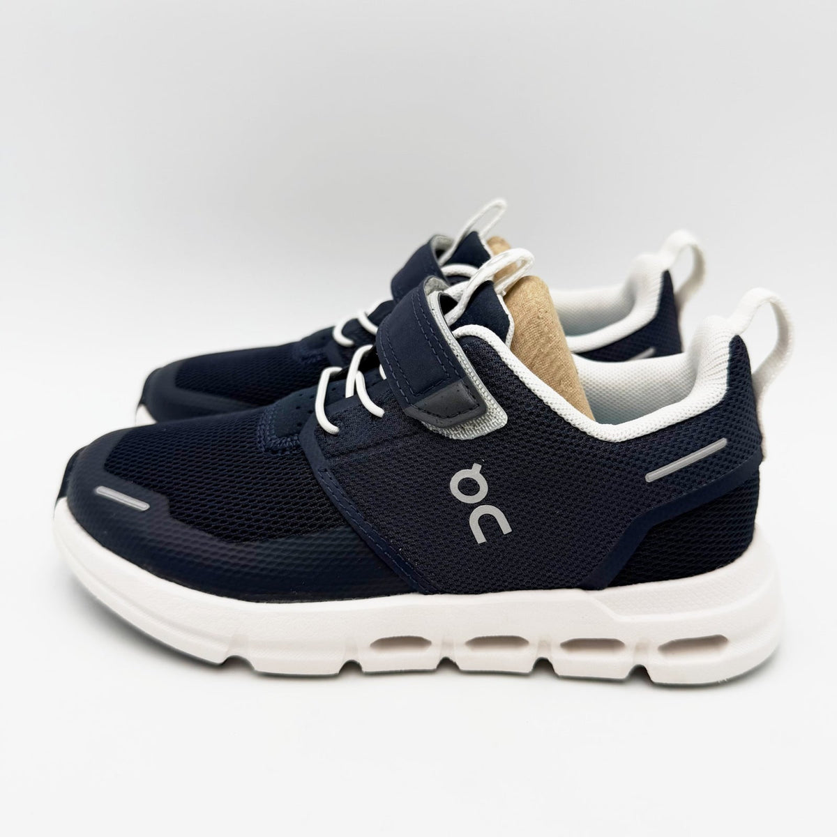 ON Kids Cloudplay Sneakers Little Kid Size 11.5 EU 29 Midnight Blue White NWOB