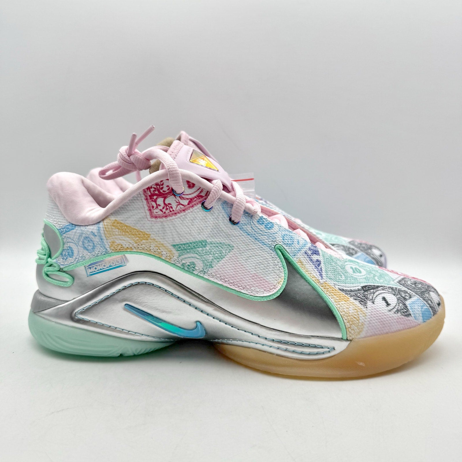 NIKE Mens Lebron XXll QS Sneakers US 10 EU 44 White Multicolor Athletic NIB