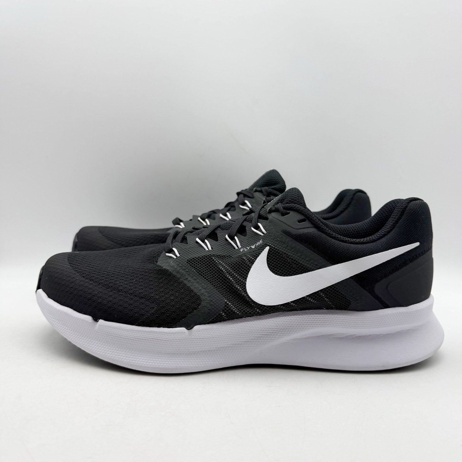 Nike Mens Run Swift 3 Running Sneakers US 9.5 Wide Black White Athletic NWOB