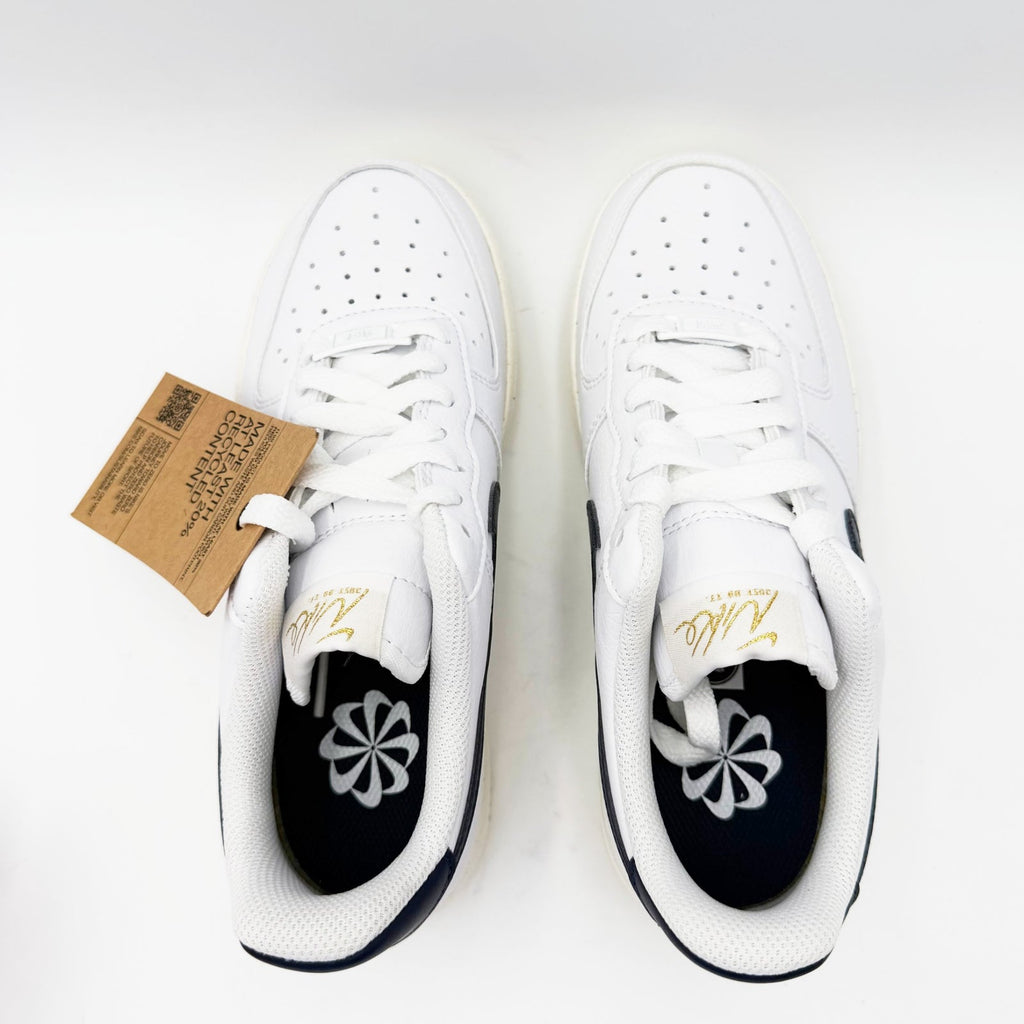 Nike Womens Air Force 1 07 Next Nature Sneakers Size 5.5 White Navy Blue NWT